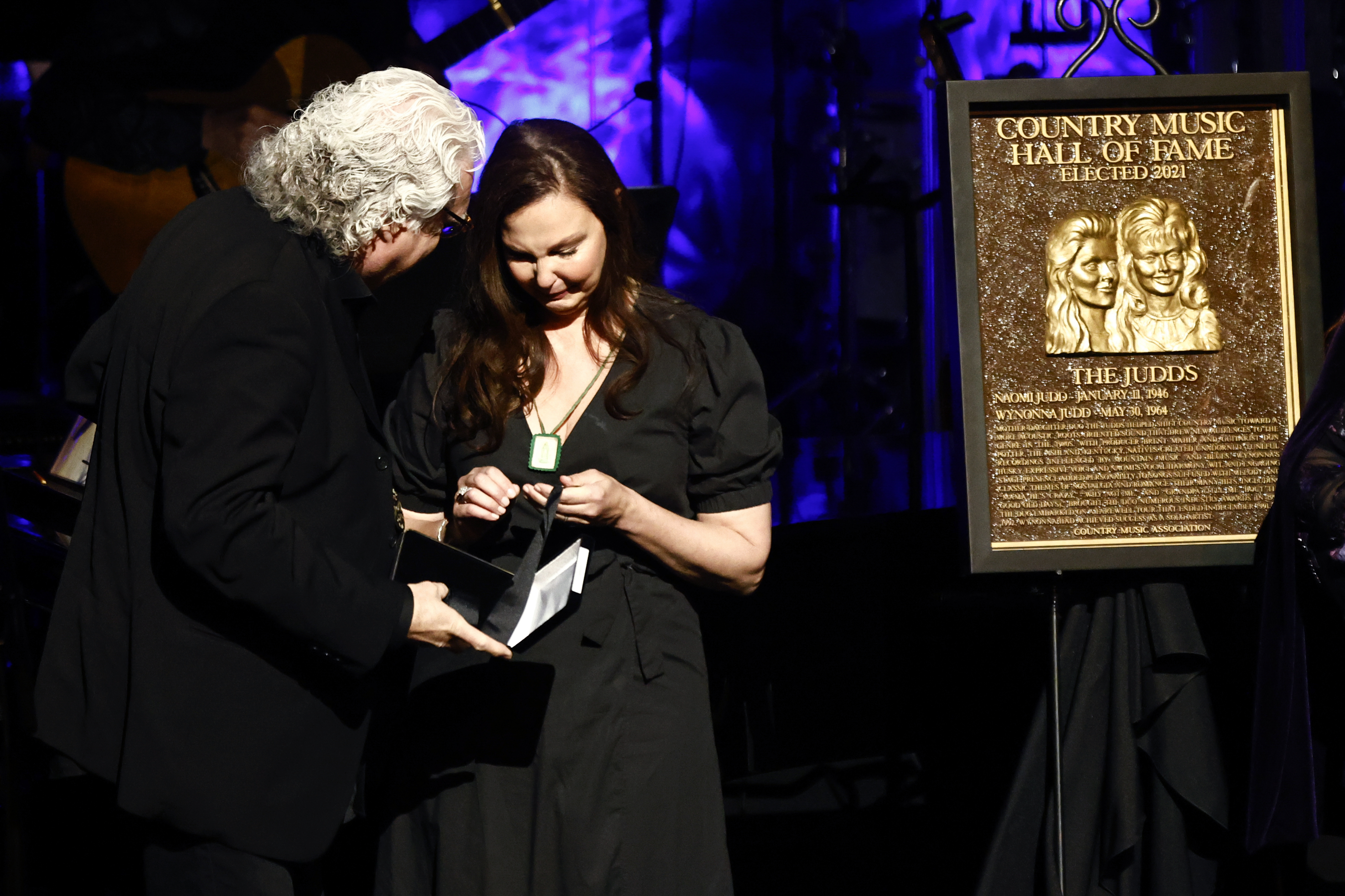 Naomi Judd tearfully honored at Country Music Hall of Fame induction