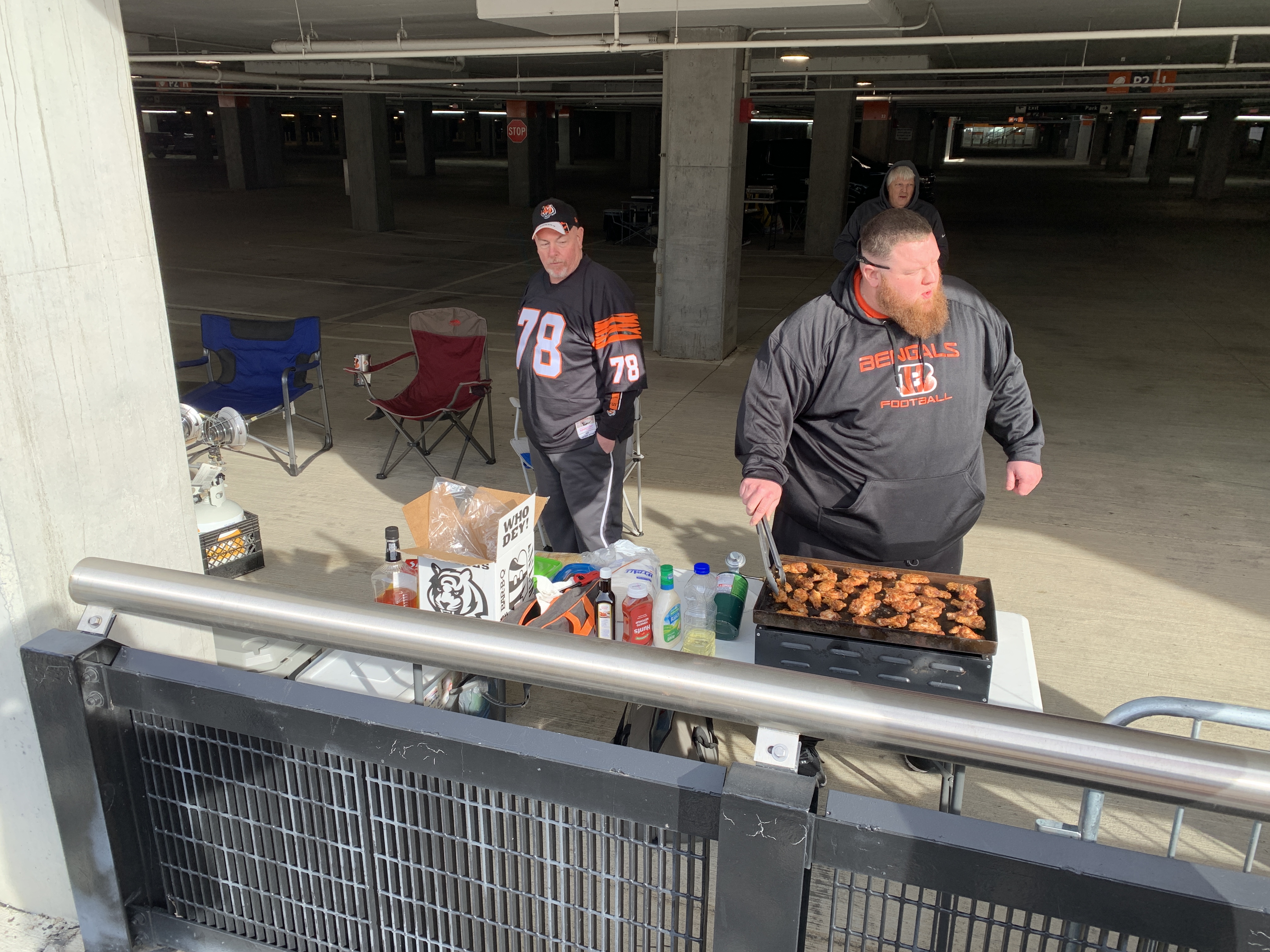 I wanted to run down here and get a good jersey;' Fans buying Bengals gear  ahead of Sunday's game – WHIO TV 7 and WHIO Radio