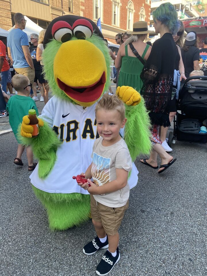 HPCC  Pirate Parrot Makes Surprise Visit to Highland Park Small