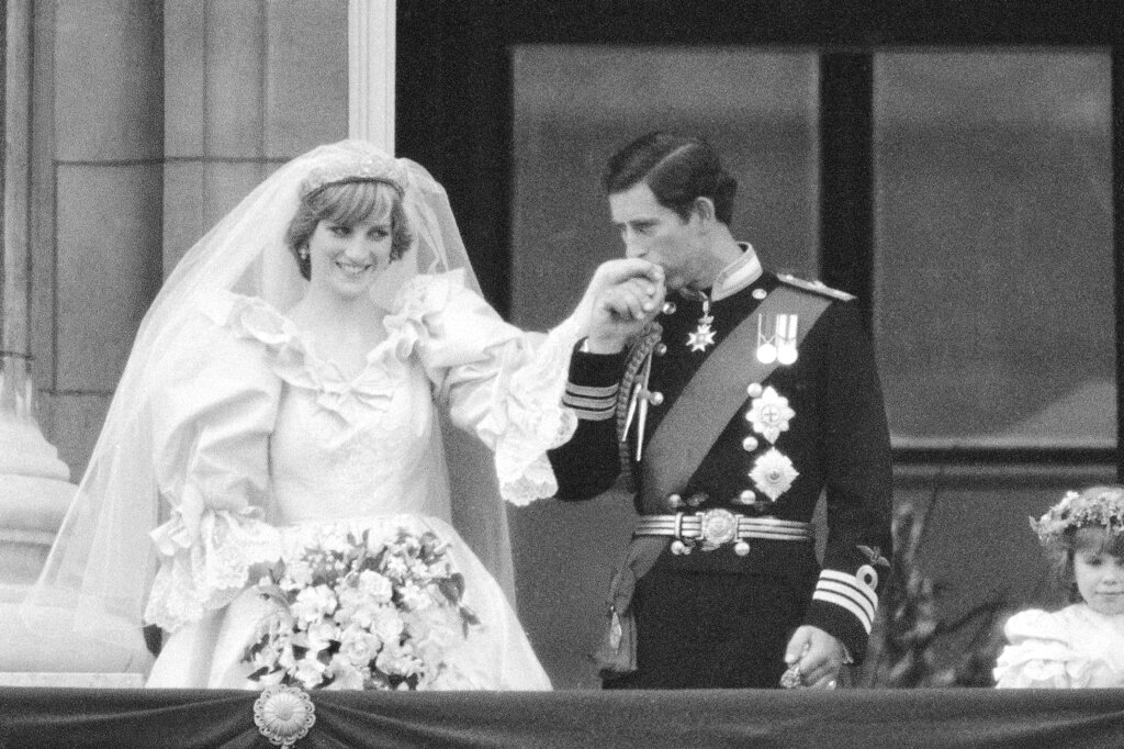 Princess Diana's wedding dress to be on display at Kensington Palace – WPXI