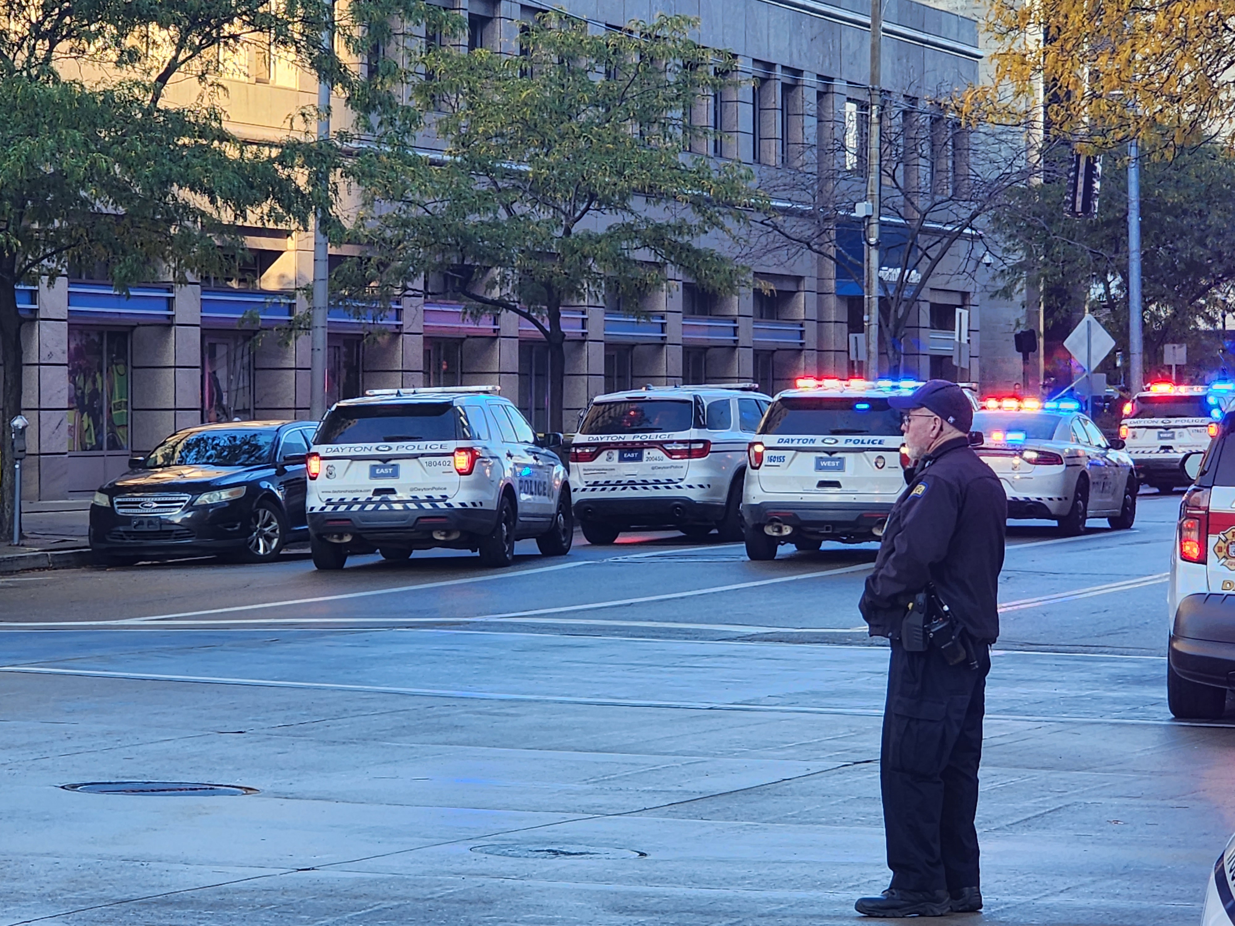 PHOTOS: Large police presence responding in downtown Dayton – WHIO