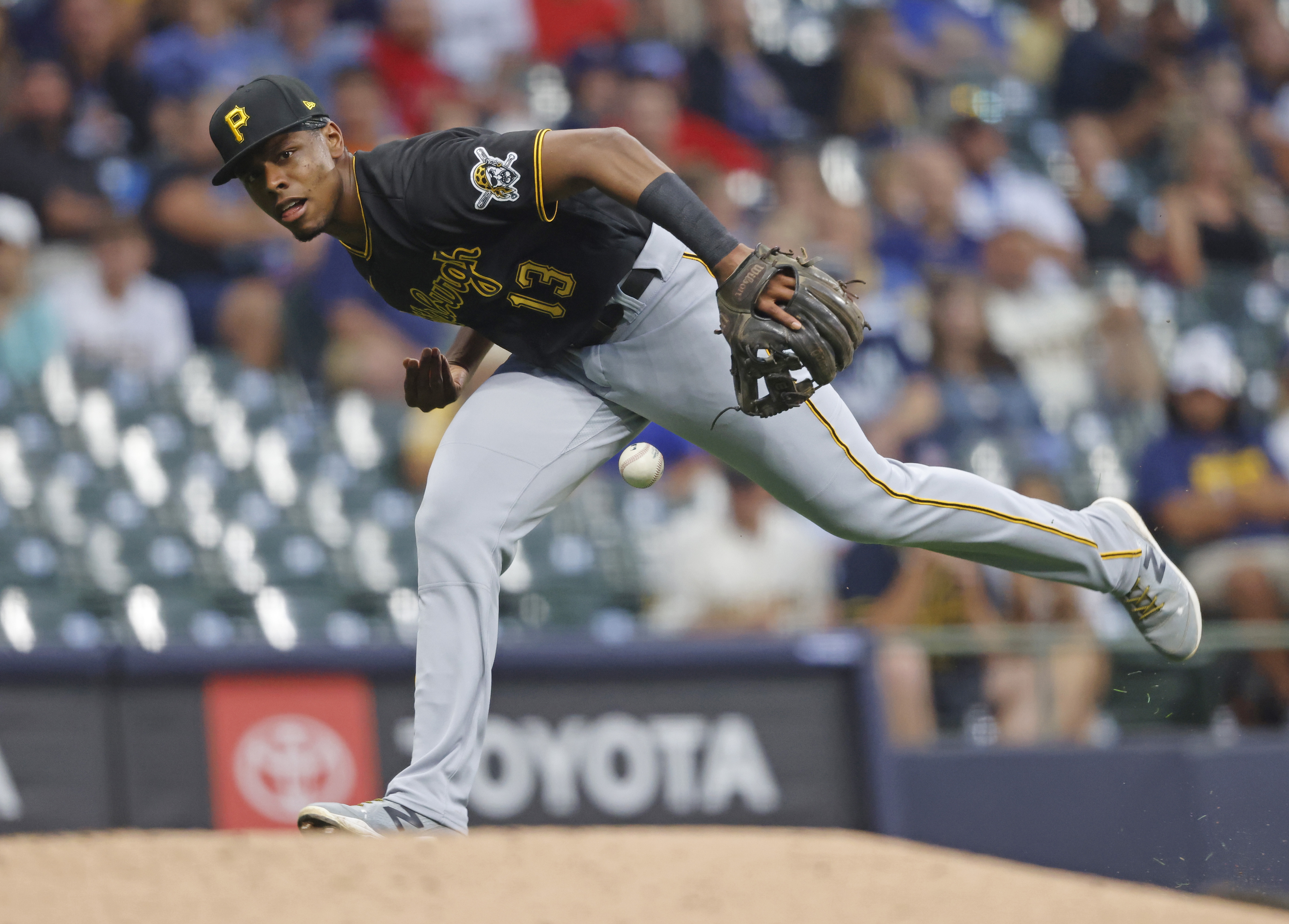 Pirates 3B Hayes eyes smoother 2022 after rocky rookie year
