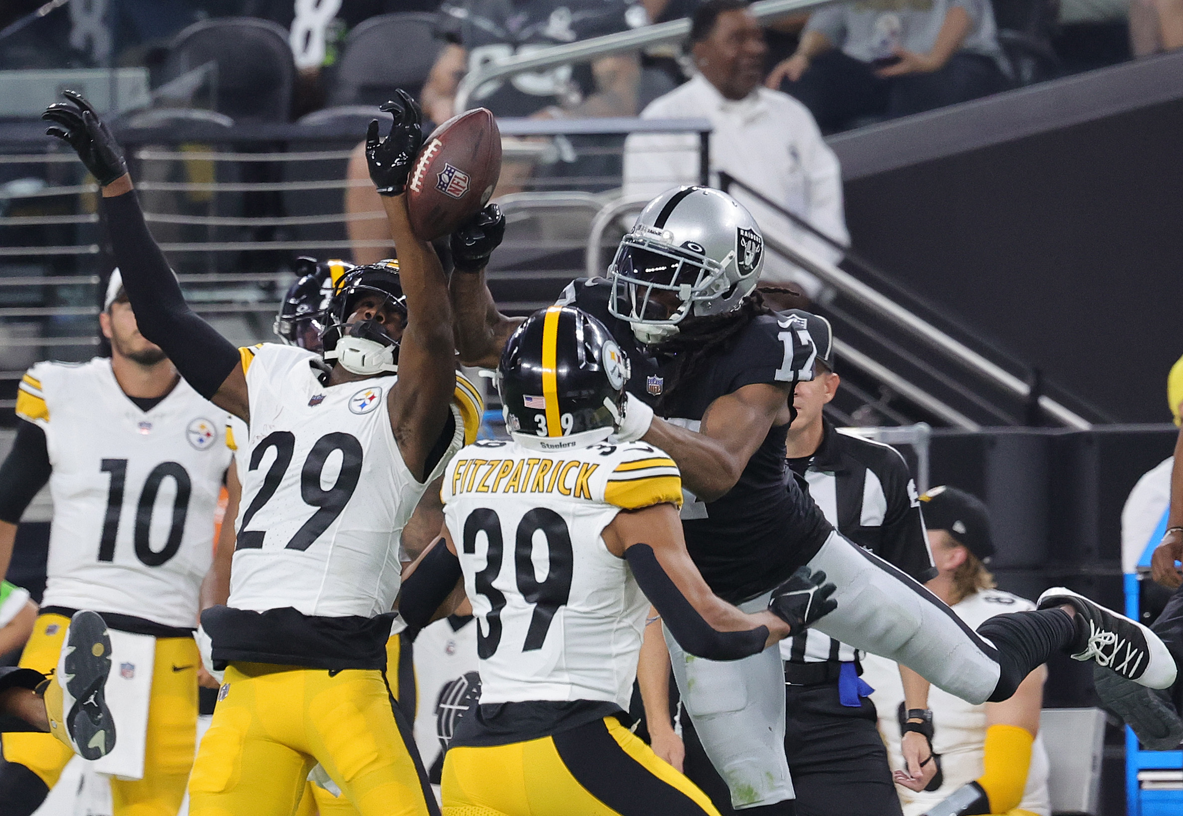 Steelers plane makes emergency landing in Missouri after win in Las Vegas