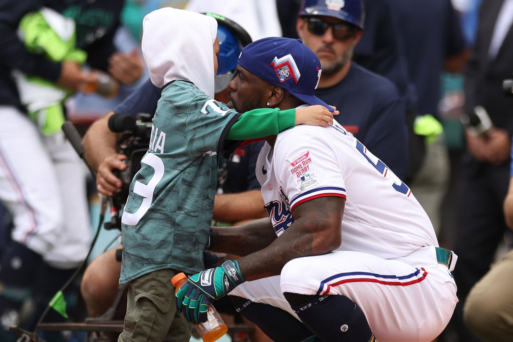 Guerrero tops Rays' Arozarena to join Vladimir Sr. as first father-son Home  Run Derby winners