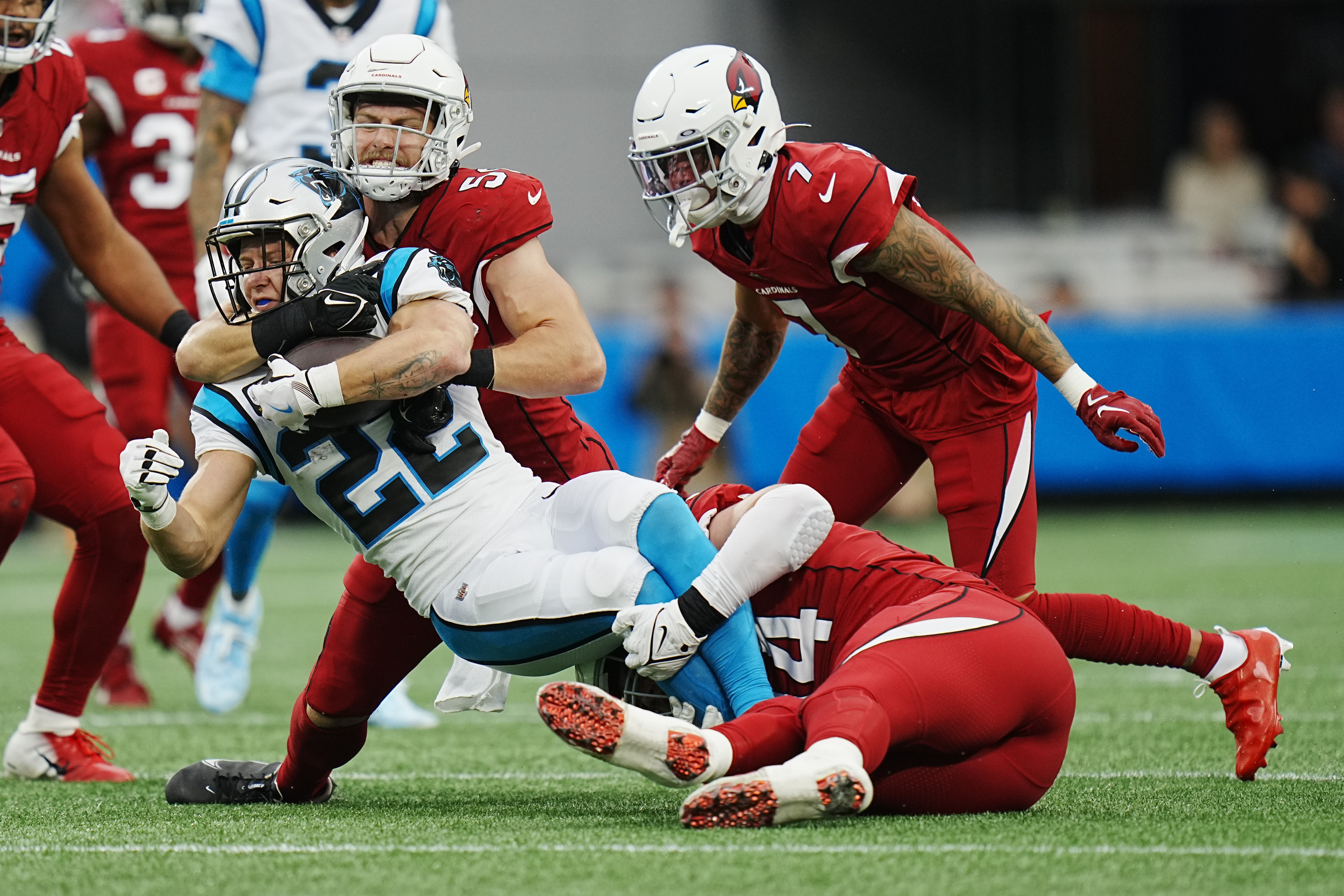 Murray has 2 TD passes, 1 rushing as Cardinals top Panthers 26-16