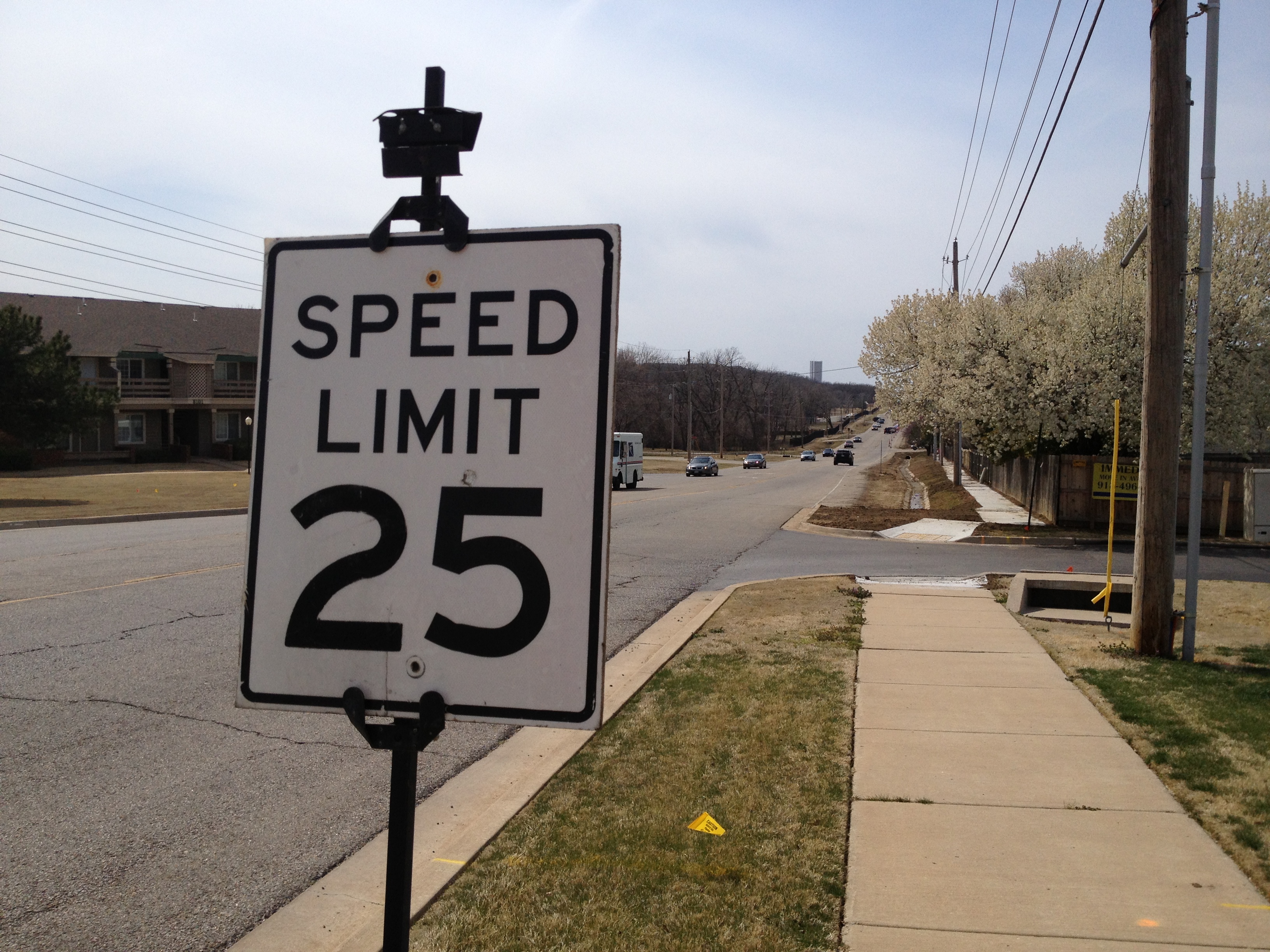 25 MPH speed limit signs on 81st Street a mistake 102.3 KRMG