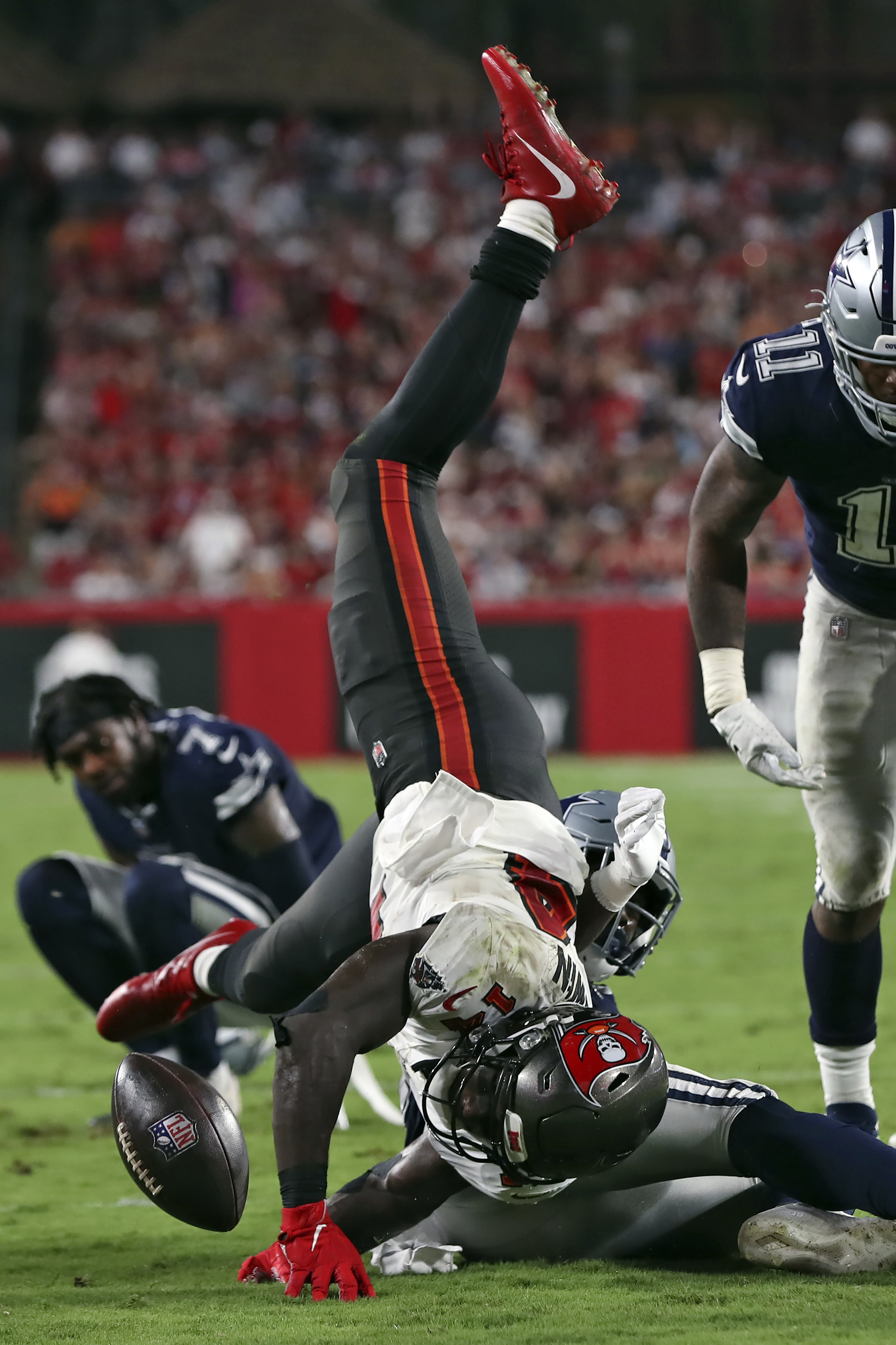 Photos: Tampa Bay Buccaneers beat Dallas Cowboys 31-29 in NFL kickoff game