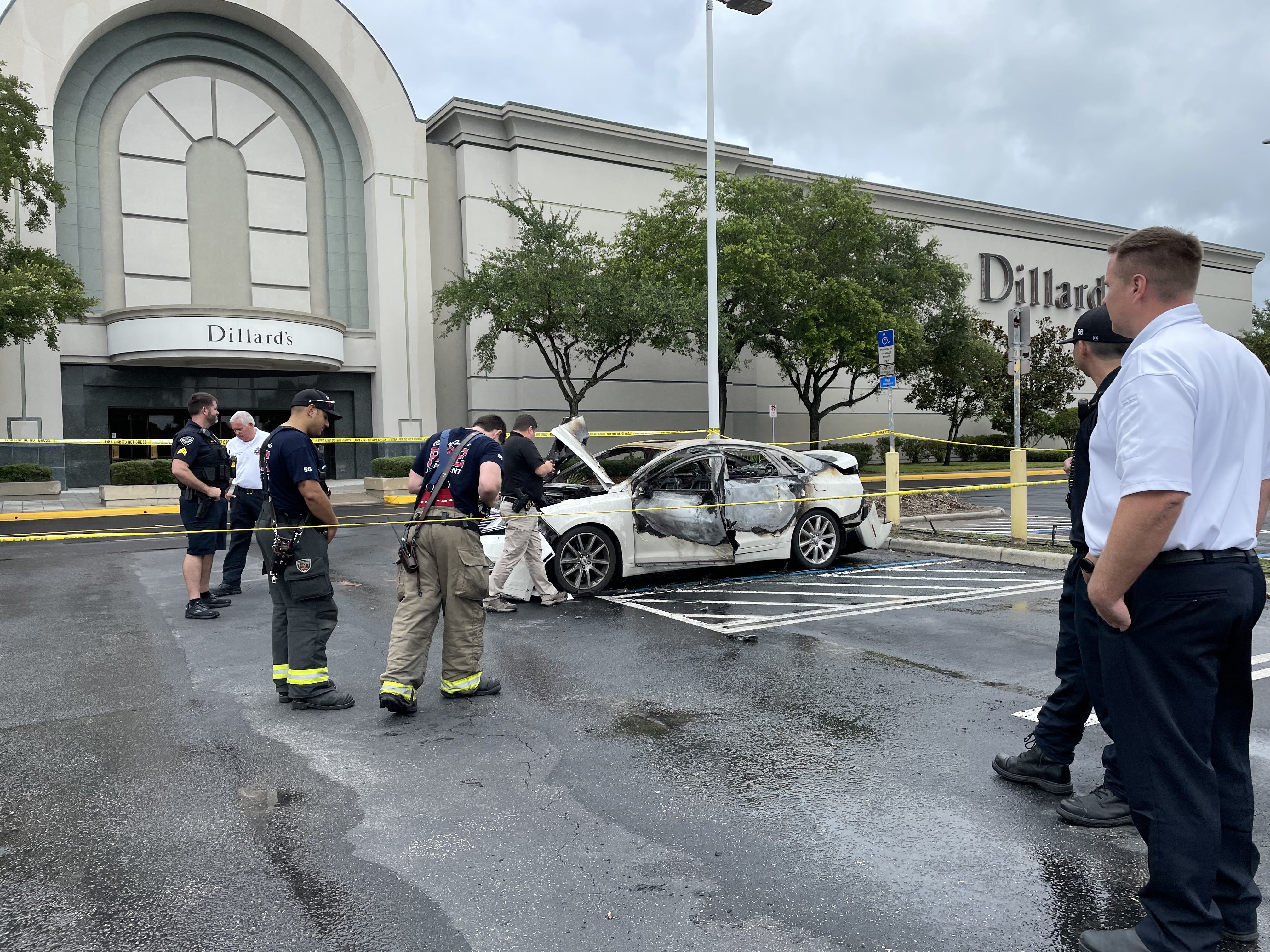 Shoppers rescue 2 kids from car fire while mother was shoplifting at Oviedo Mall, police say – WFTV