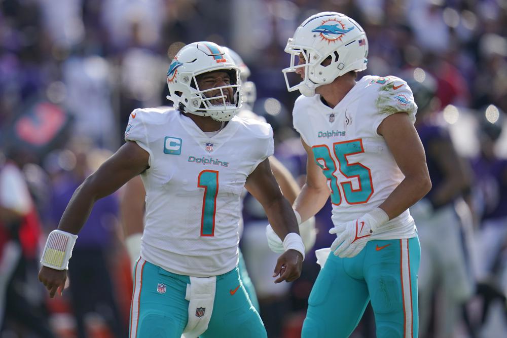 Tagovailoa, Dolphins stun Ravens with huge 4th-quarter rally