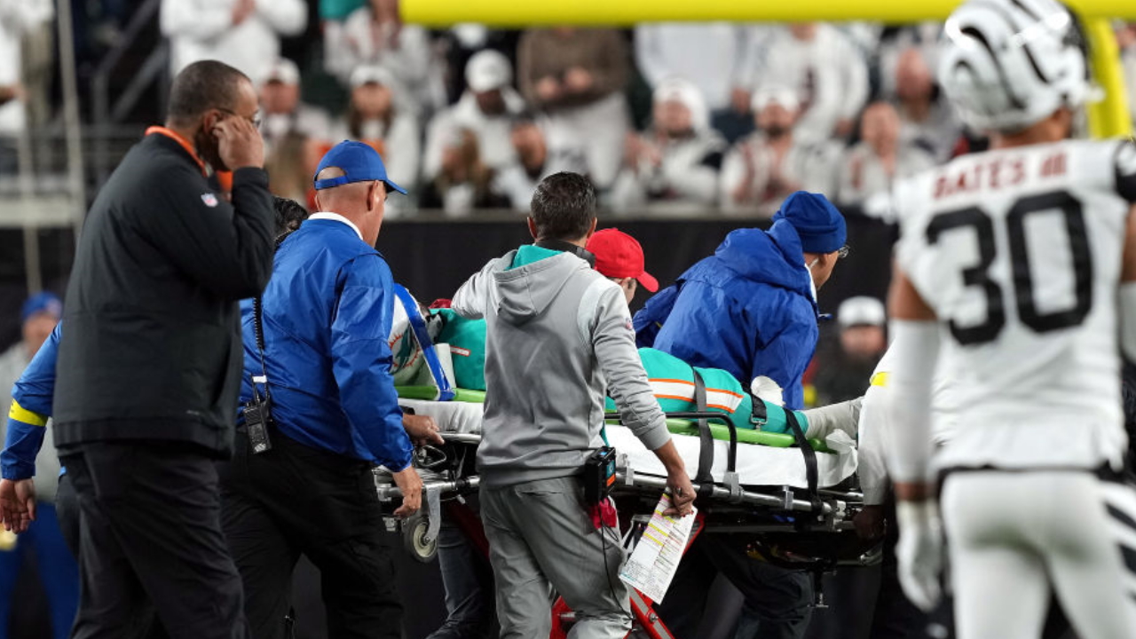 Bengals top Dolphins after Tua Tagovailoa taken to hospital with head, neck  injuries – Orange County Register