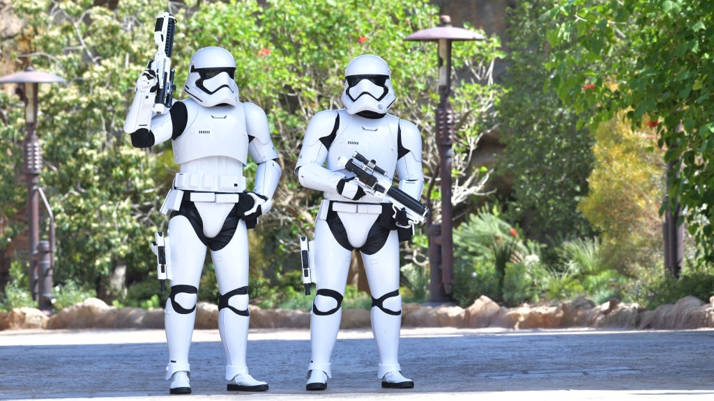 State trooper or Stormtrooper: Off-duty trooper in 'Star Wars' costume  pulls over wrong-way driver – Boston 25 News