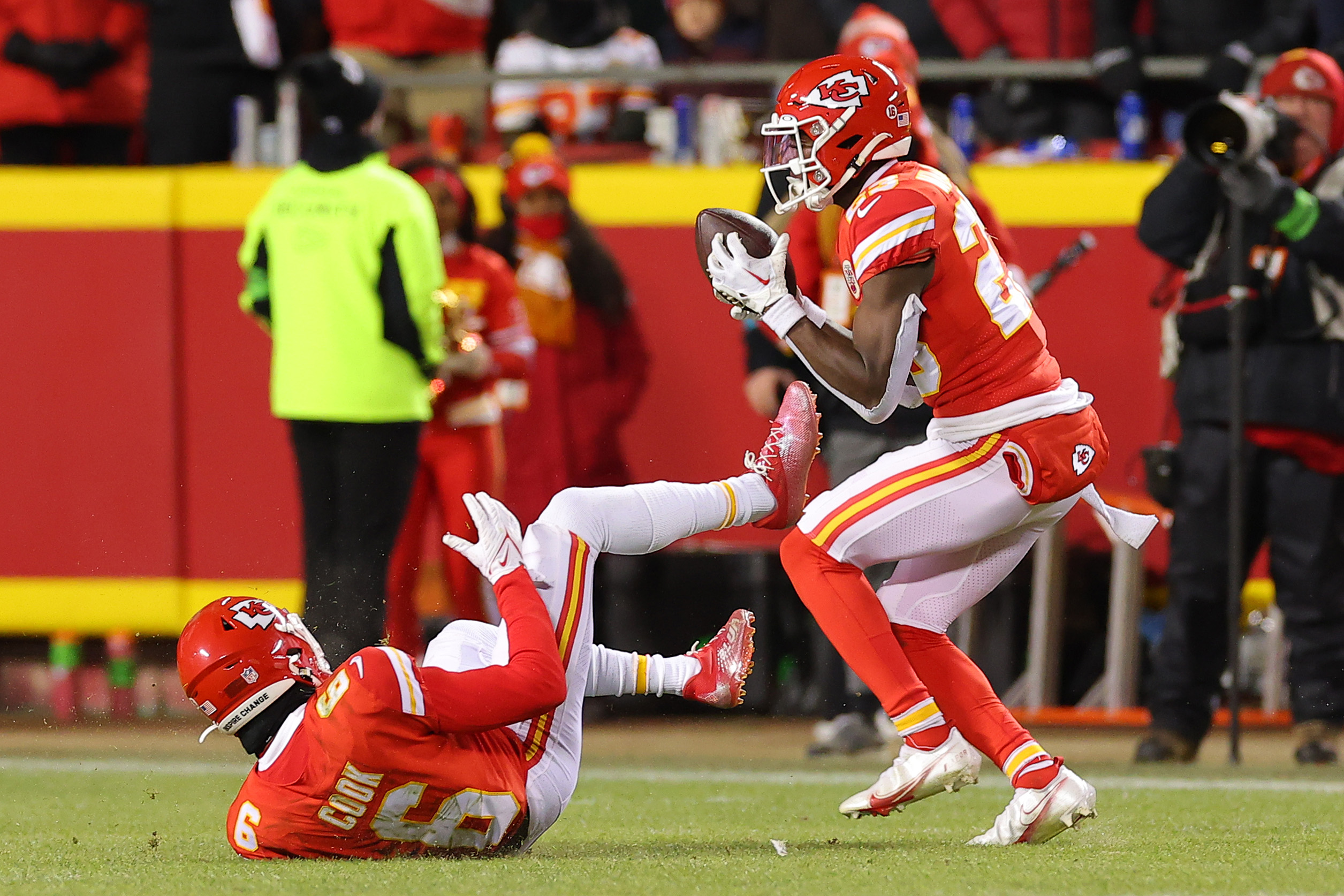 Chiefs beat Bengals in AFC title game after late penalty sparks winning  field goal