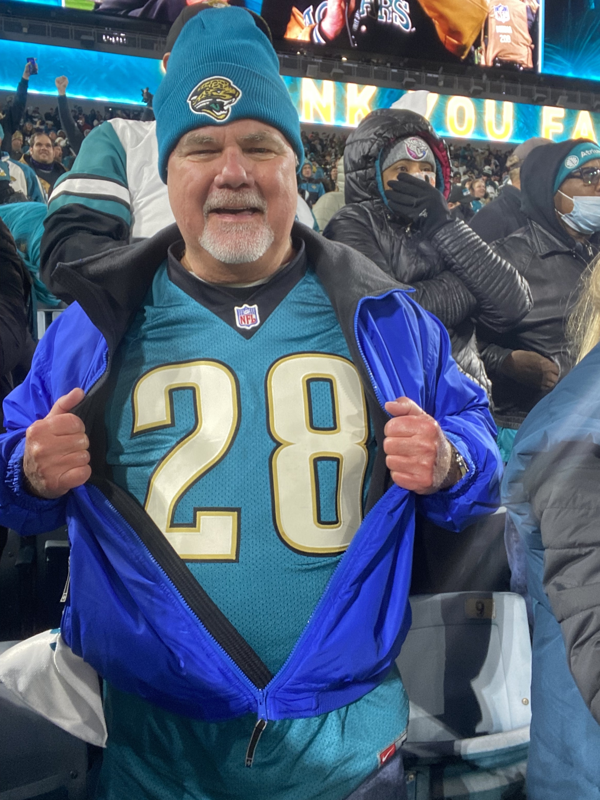 Photos: Jaguars fans showing their colors during Jags V. Chargers game –  Action News Jax