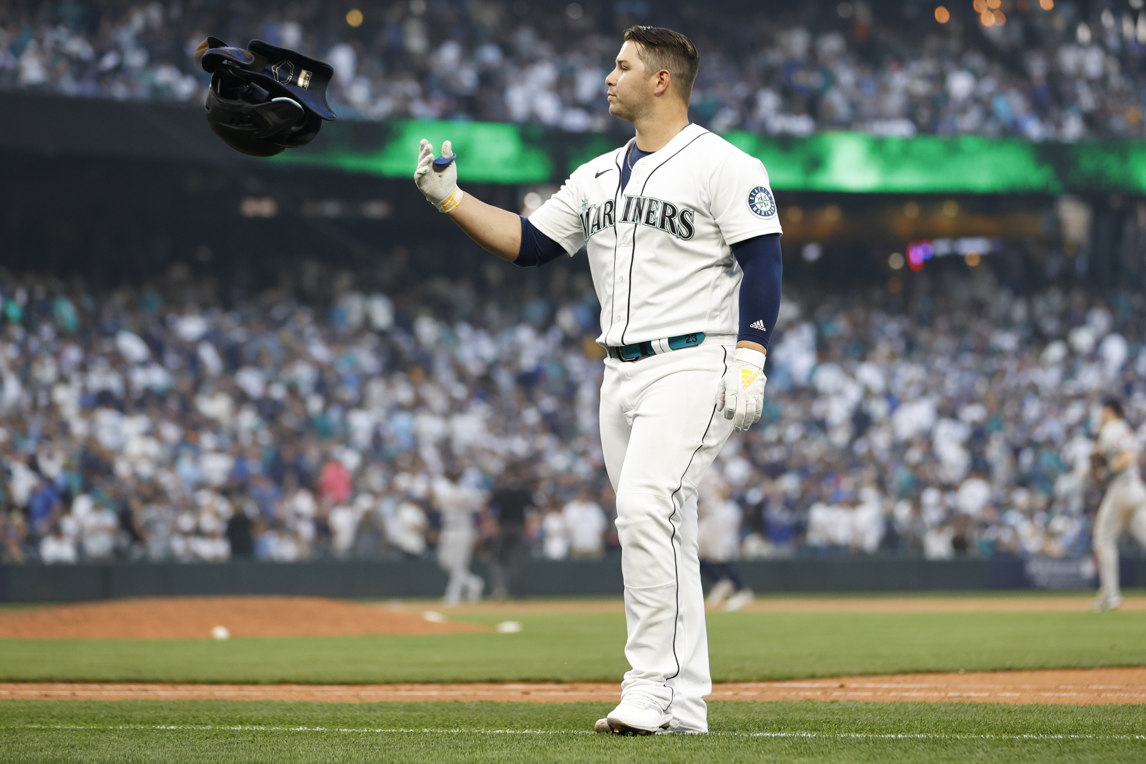 Felix Hernandez returns to throw out first pitch before Mariners' home  playoff game in Seattle