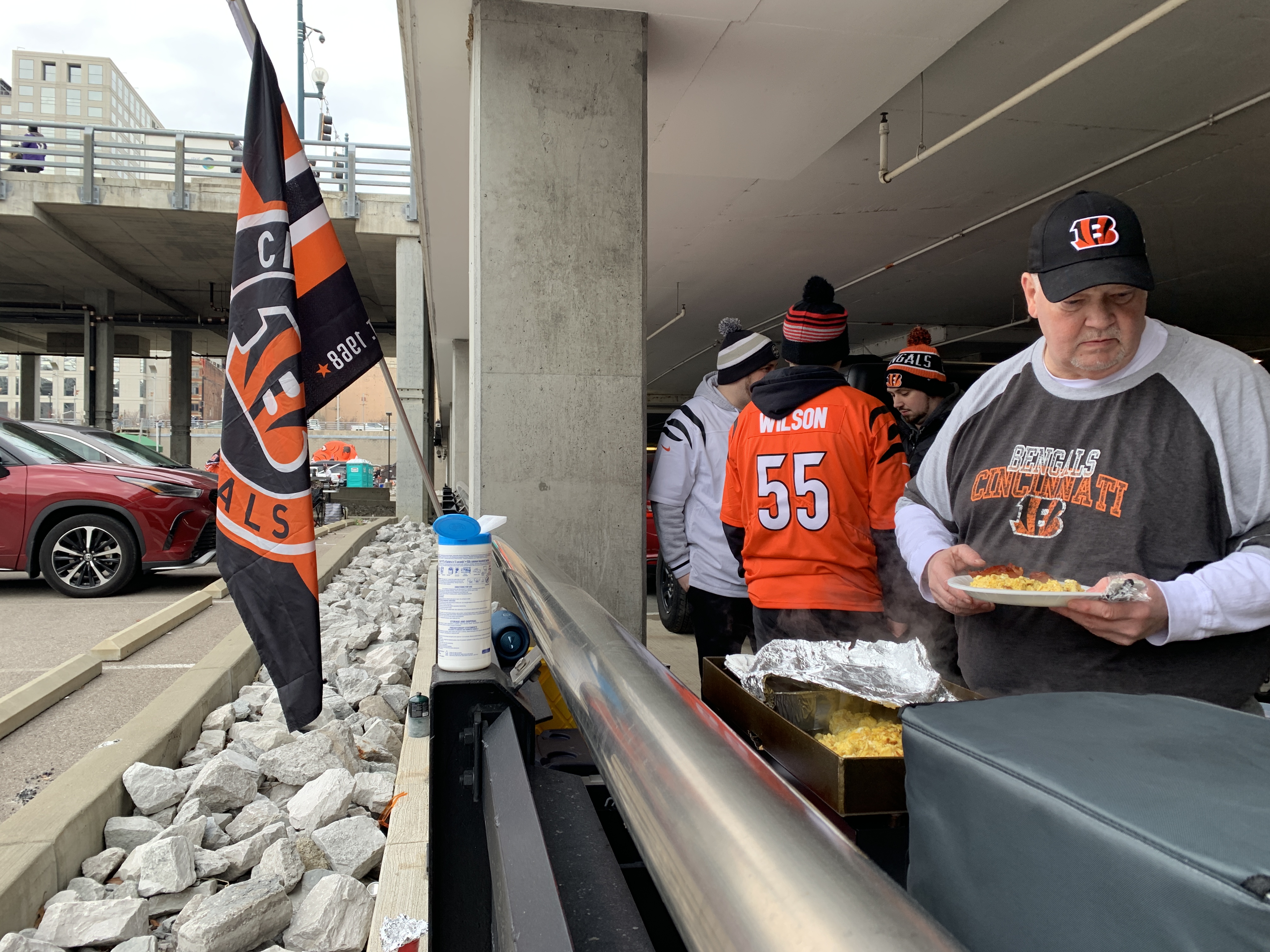 I wanted to run down here and get a good jersey;' Fans buying Bengals gear  ahead of Sunday's game – WHIO TV 7 and WHIO Radio