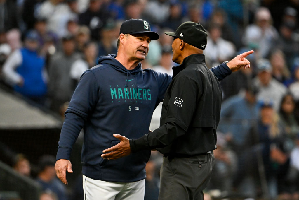 Mariners manager pays off bet, matches closer's flashy haircut