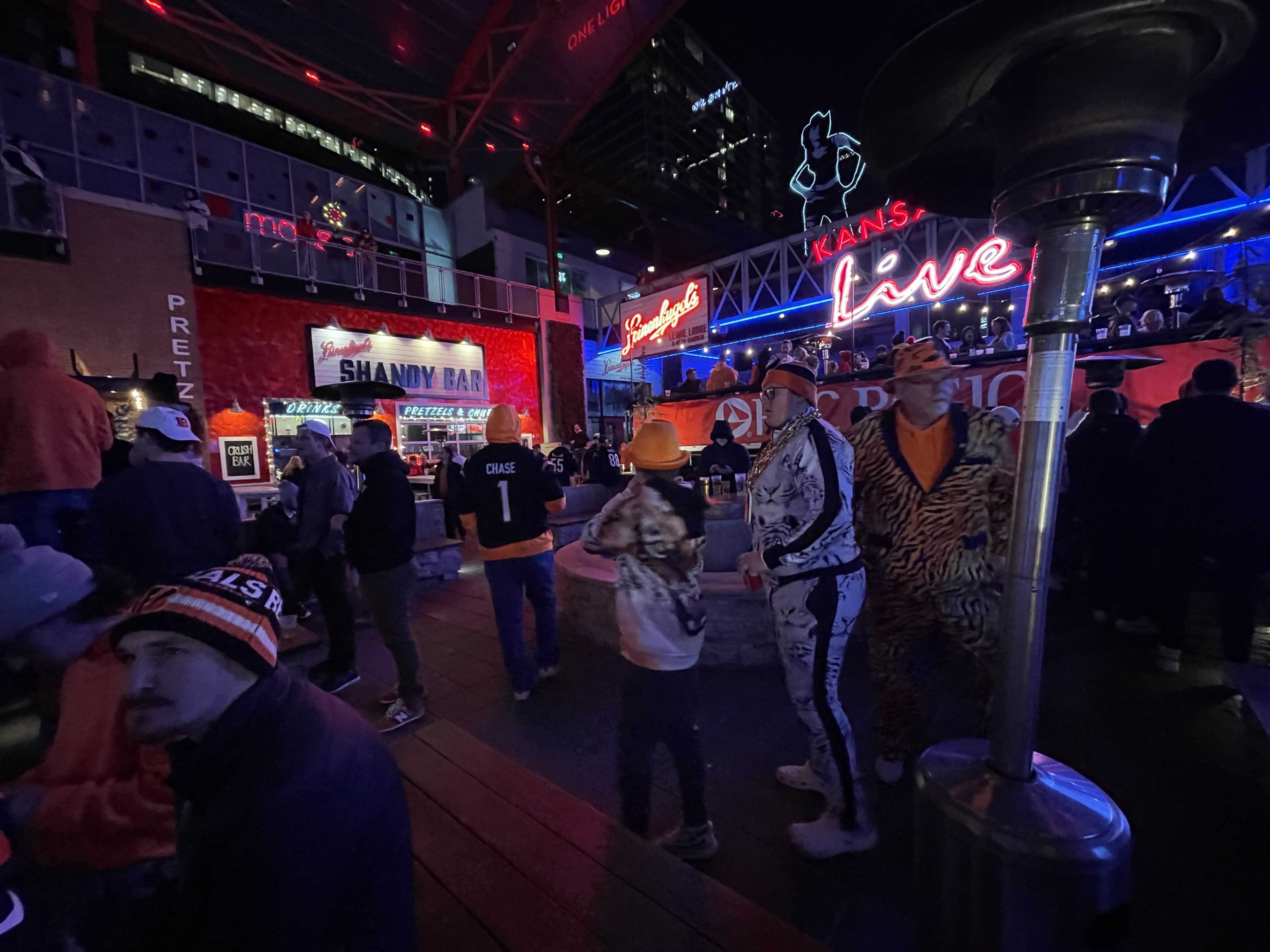 I wanted to run down here and get a good jersey;' Fans buying Bengals gear  ahead of Sunday's game – WHIO TV 7 and WHIO Radio