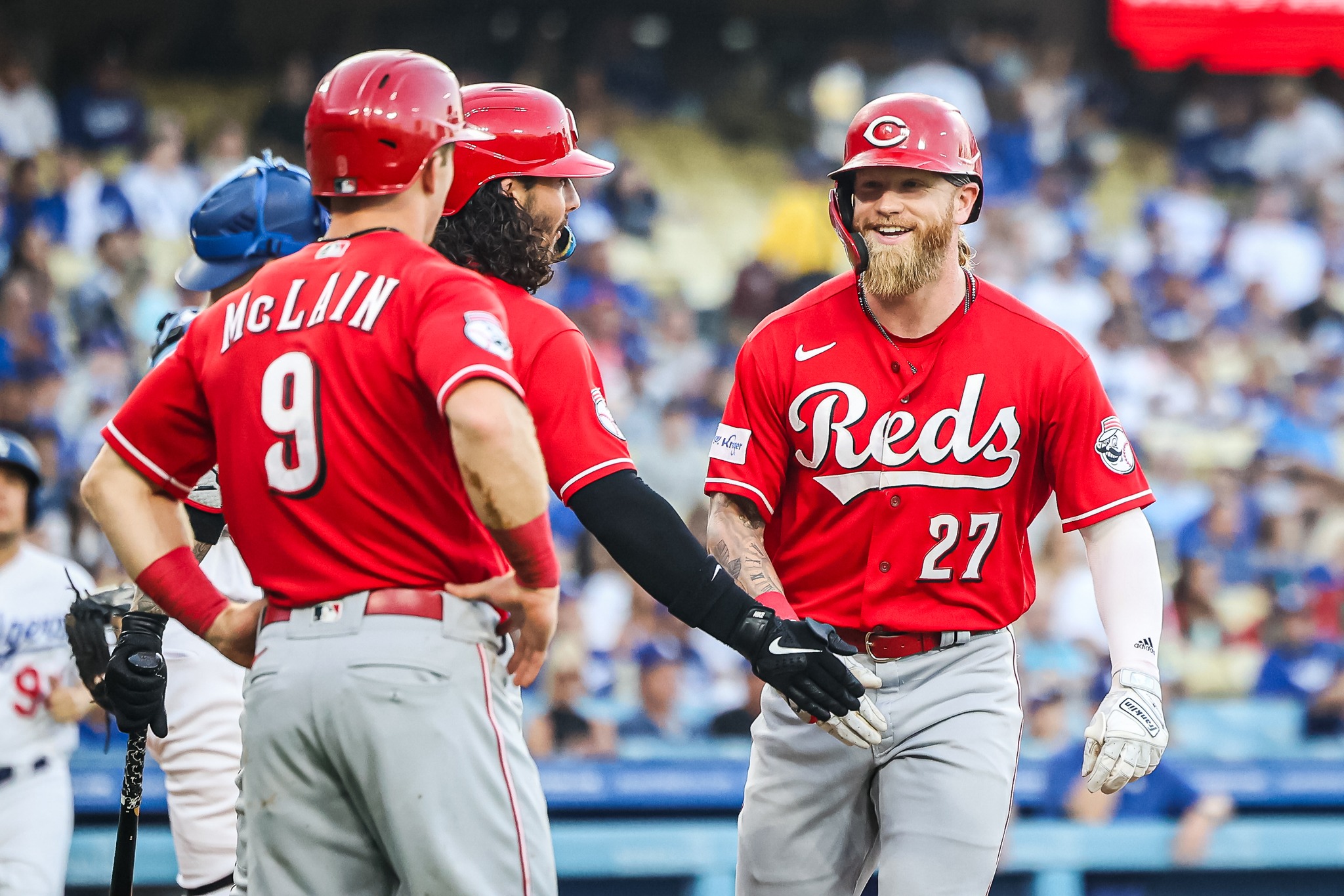 Reds manager Bell agrees to 2-year extension