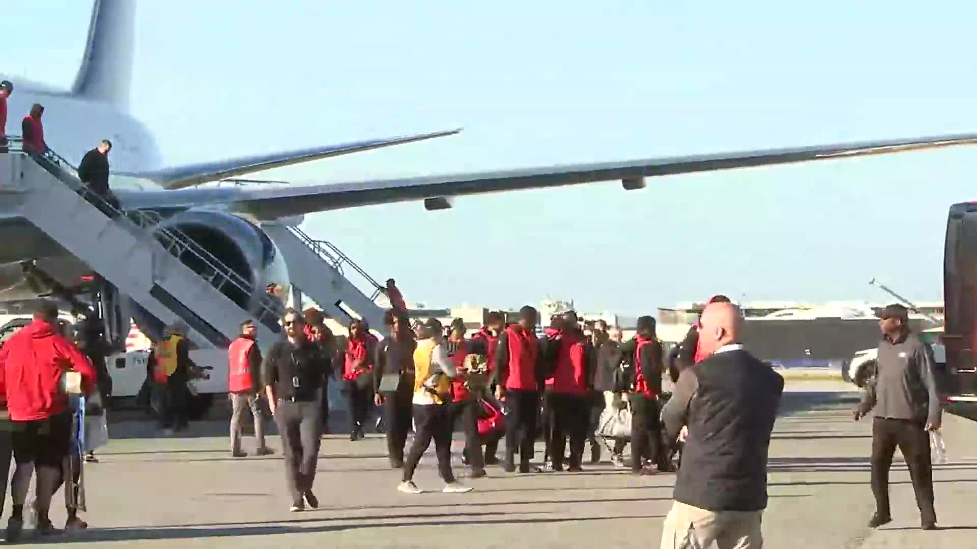 Here comes the champs! Georgia Bulldogs arrive at Atlanta airport