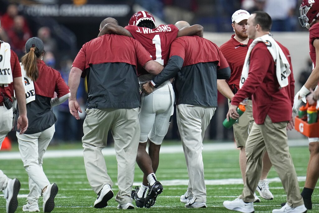 Georgia Bulldogs win first college football national title since 1980, beat  defending champs Alabama 33-18 - CBS News