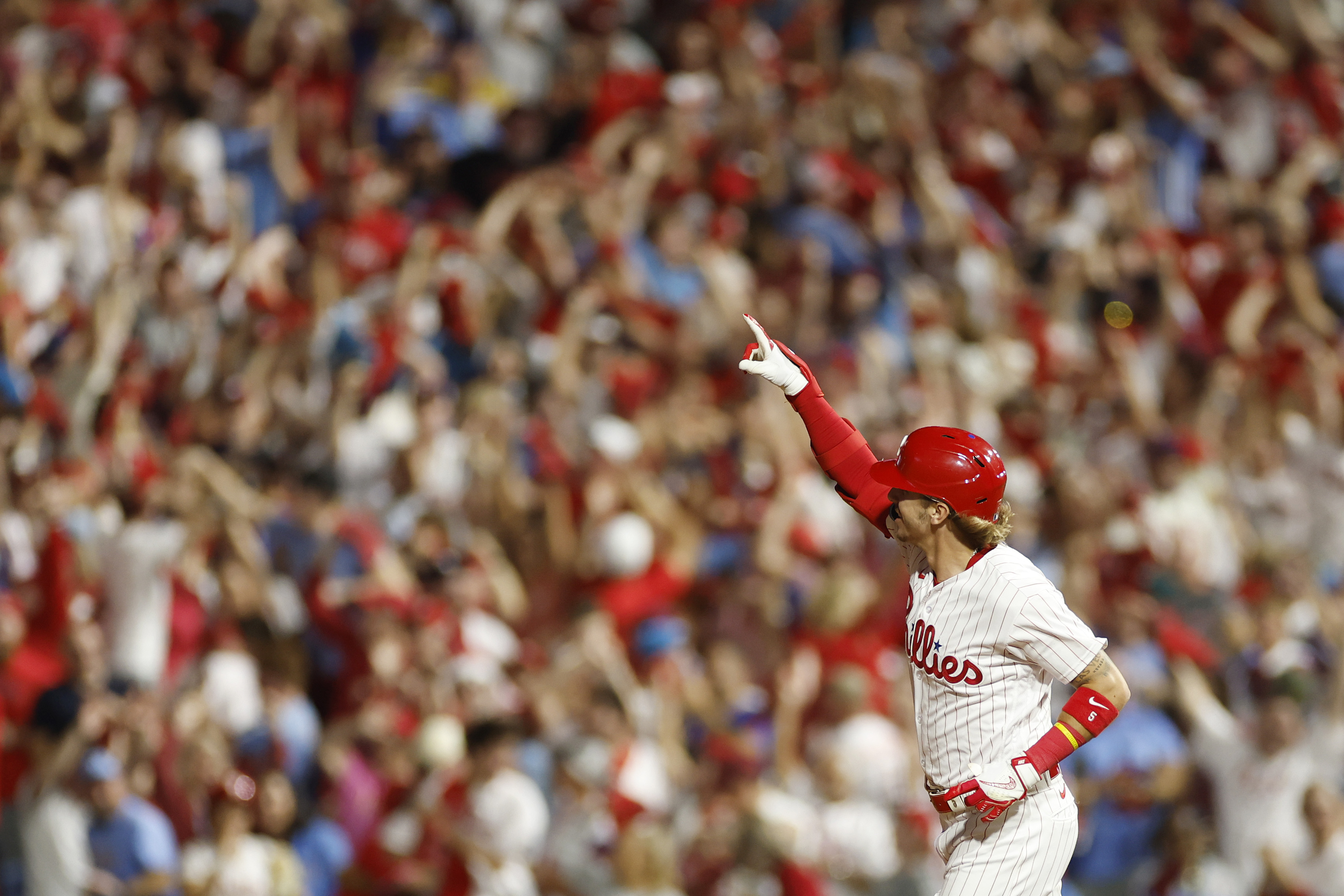 Pache's pinch-hit, 2-run HR rallies Phils past Marlins for record