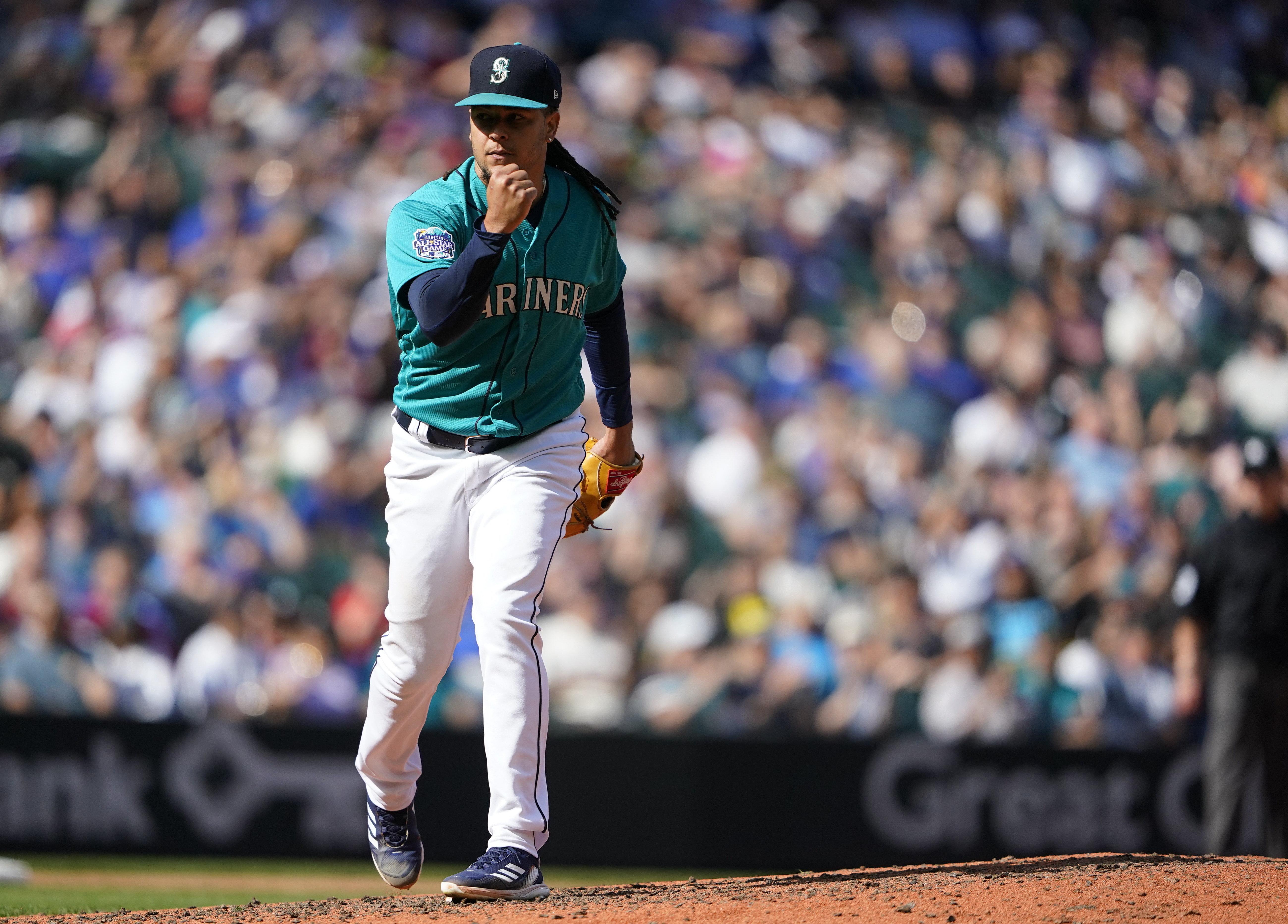 George Kirby, Julio Rodríguez power Mariners past Angels 3-2 for