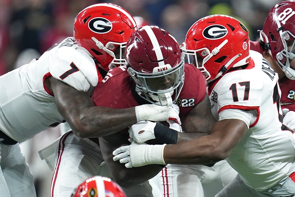 The Latest: Georgia beats Alabama 33-18 for national title