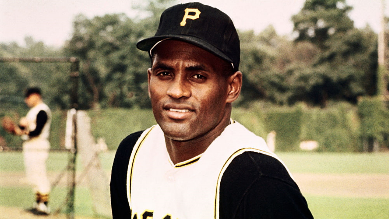 Pittsburgh pirates roberto clemente hi-res stock photography and