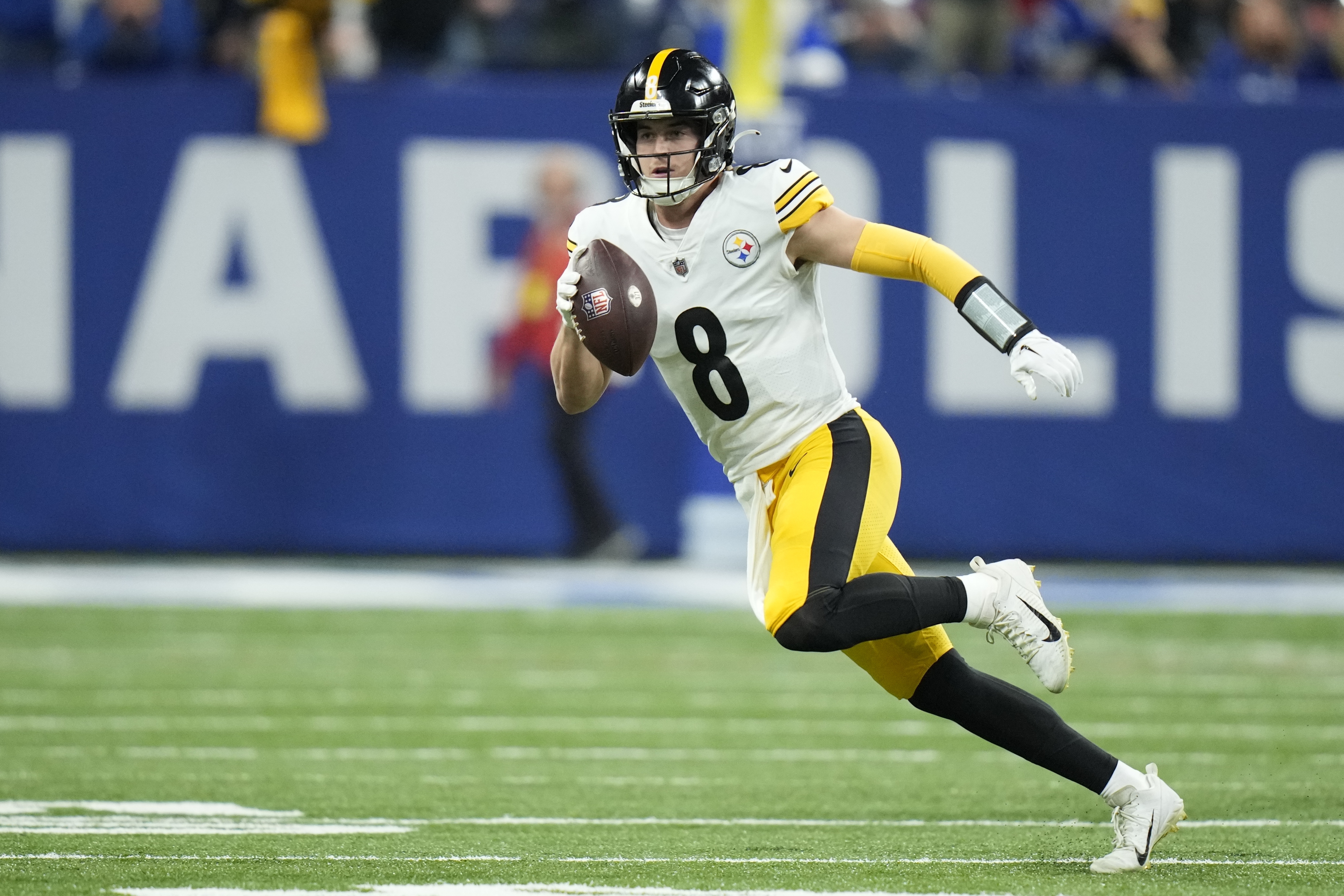 Kenny Pickett suffers bone bruise, status in doubt vs. Ravens – WPXI