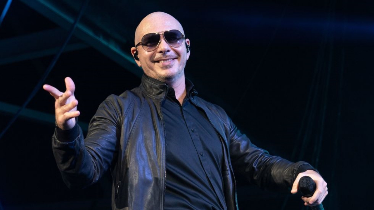 Rapper Pitbull Plays Bartender At Opening Of South Florida Restaurant Kiro 7 News Seattle