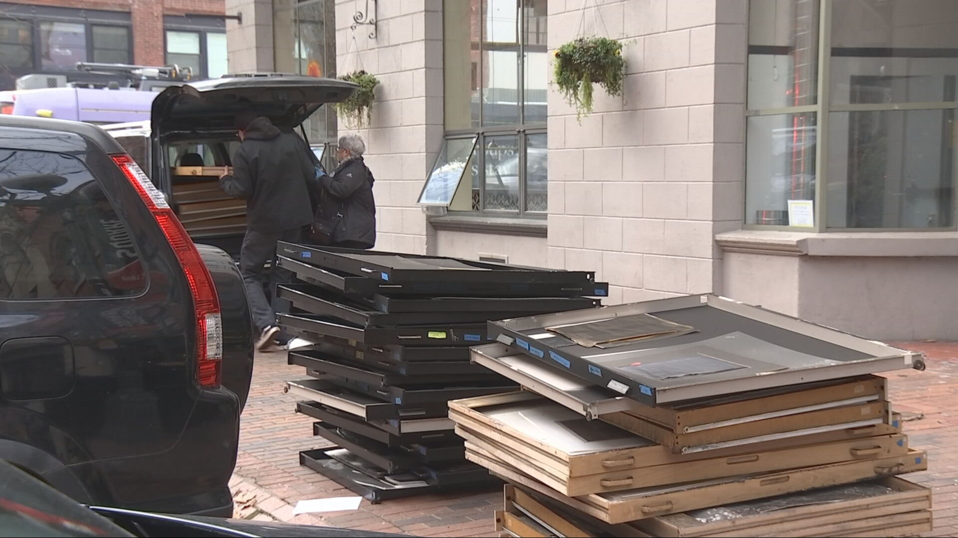 絵画  PARTY FIRE Fire damages Seattle art gallery - YouTube