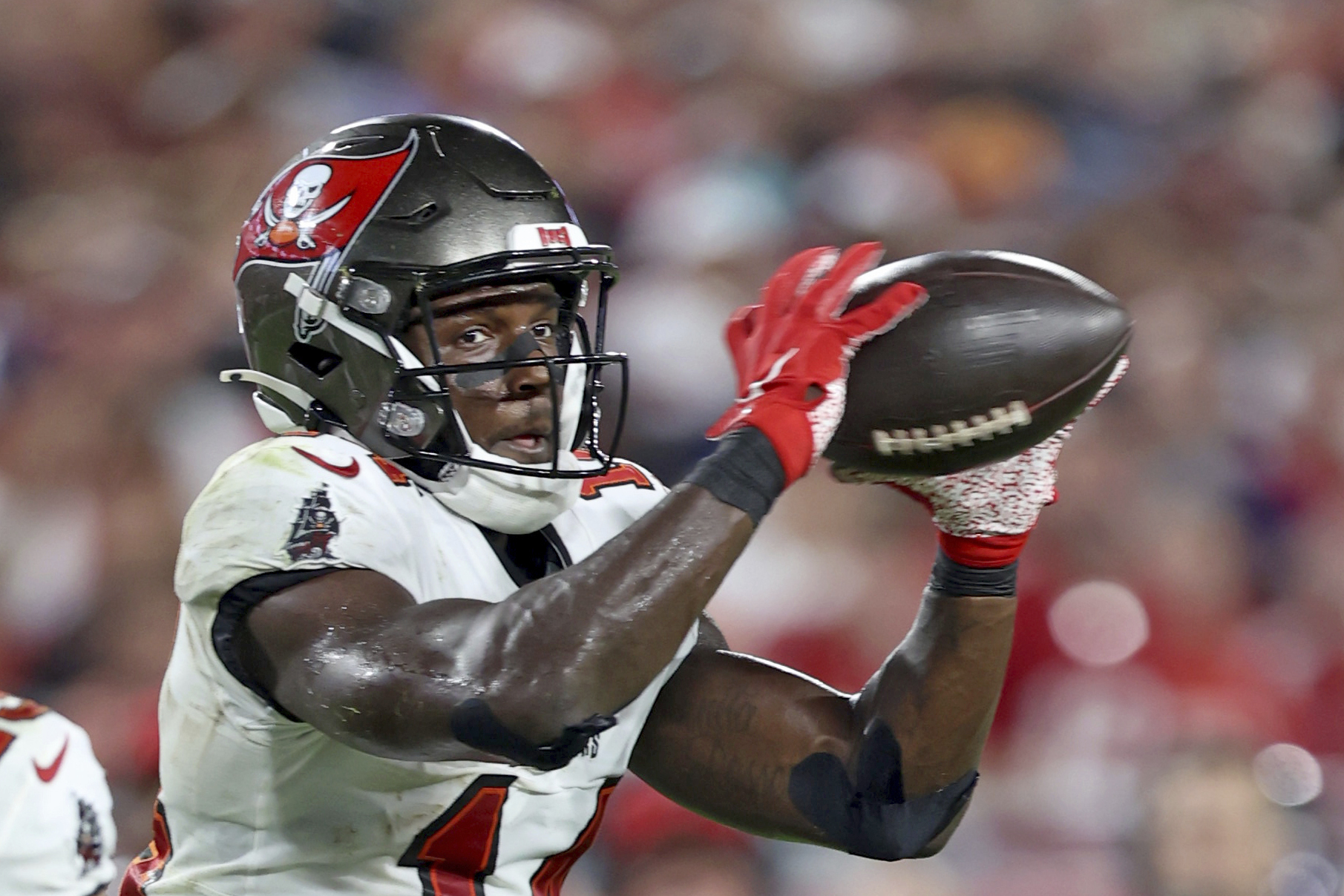 Photos: Tampa Bay Buccaneers beat Dallas Cowboys 31-29 in NFL kickoff game