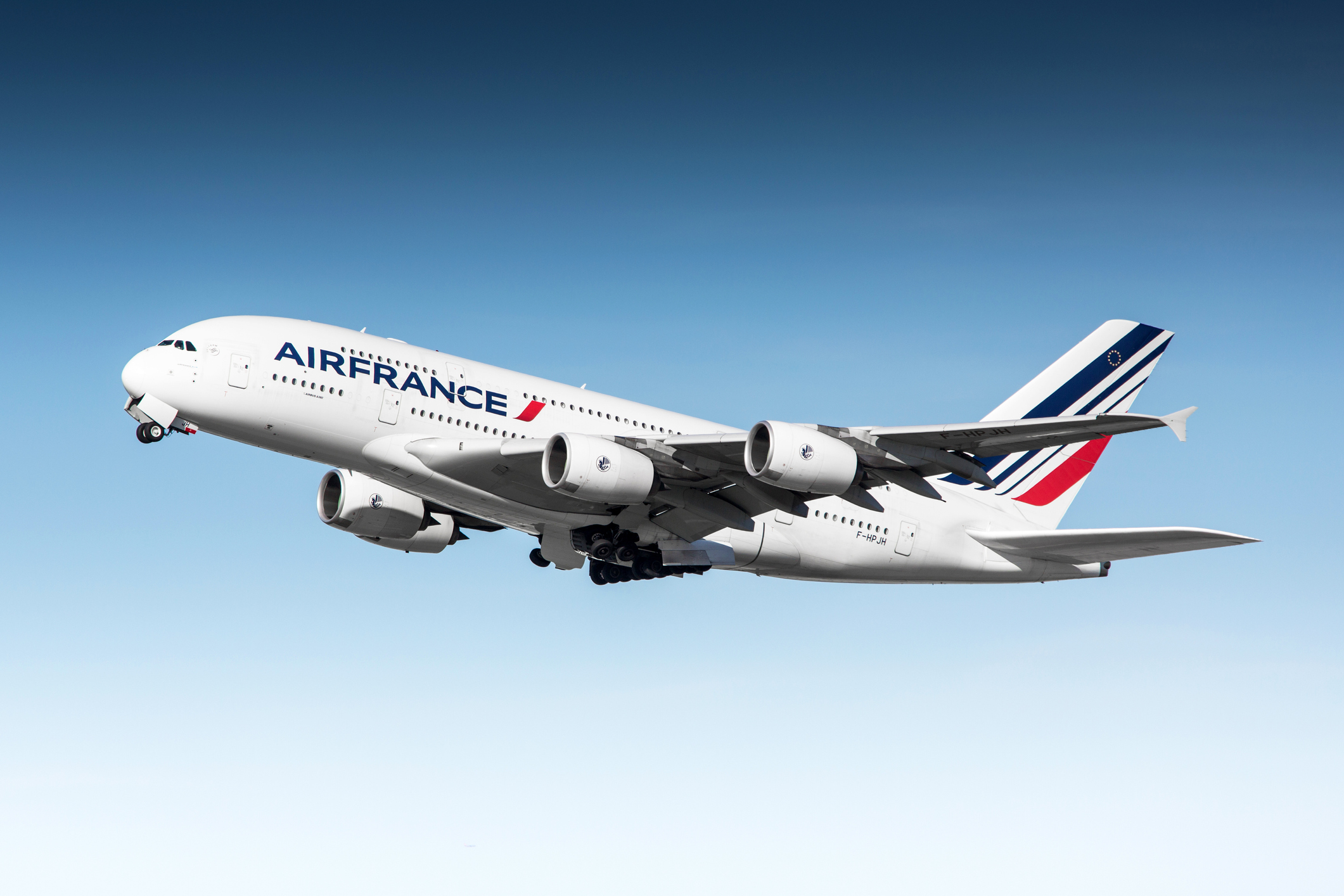 Air France suspends two pilots after fight in cockpit – Action News Jax