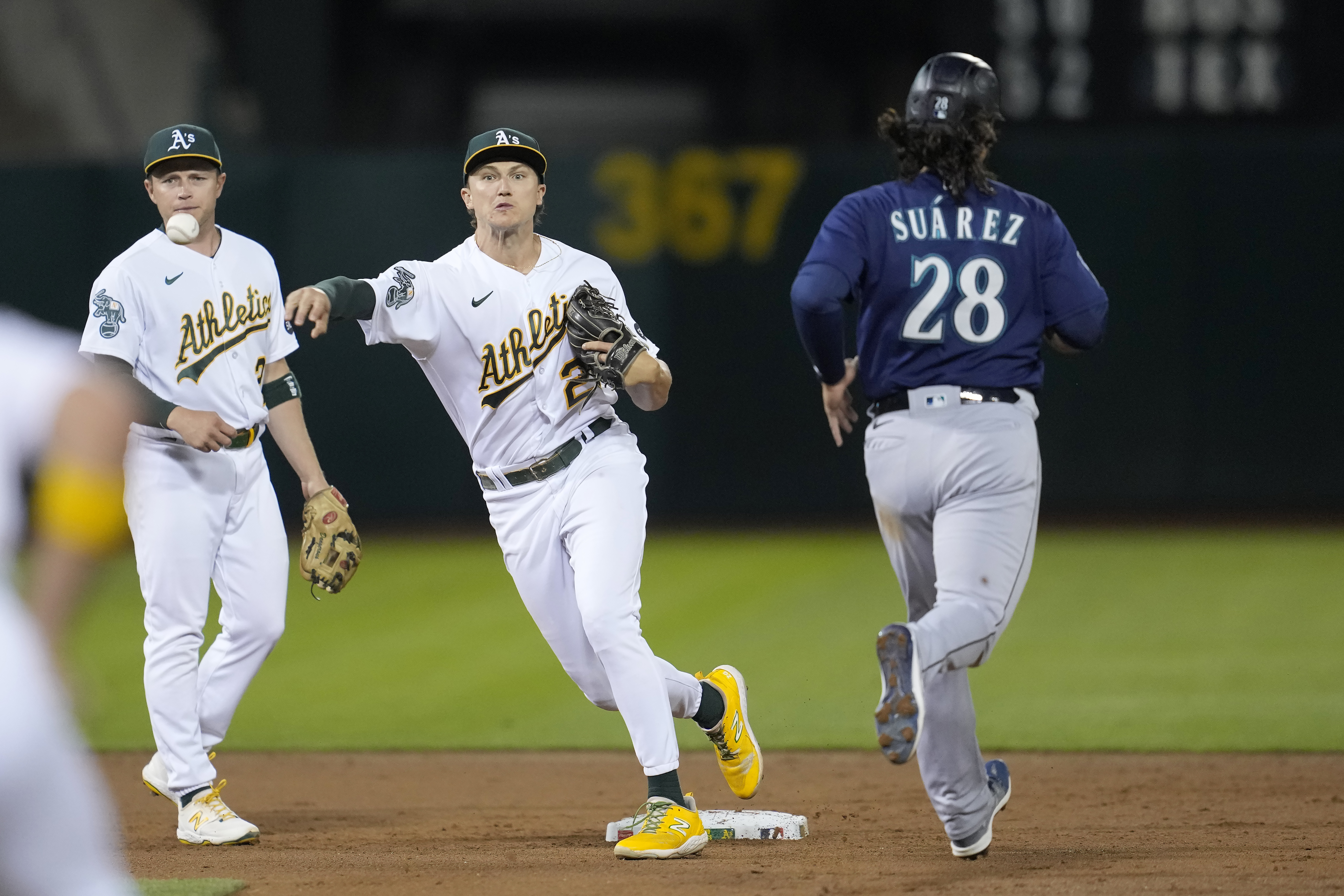 Woo wins homecoming as Mariners blank A's 5-0 to move closer in AL West and  tie for final wild card