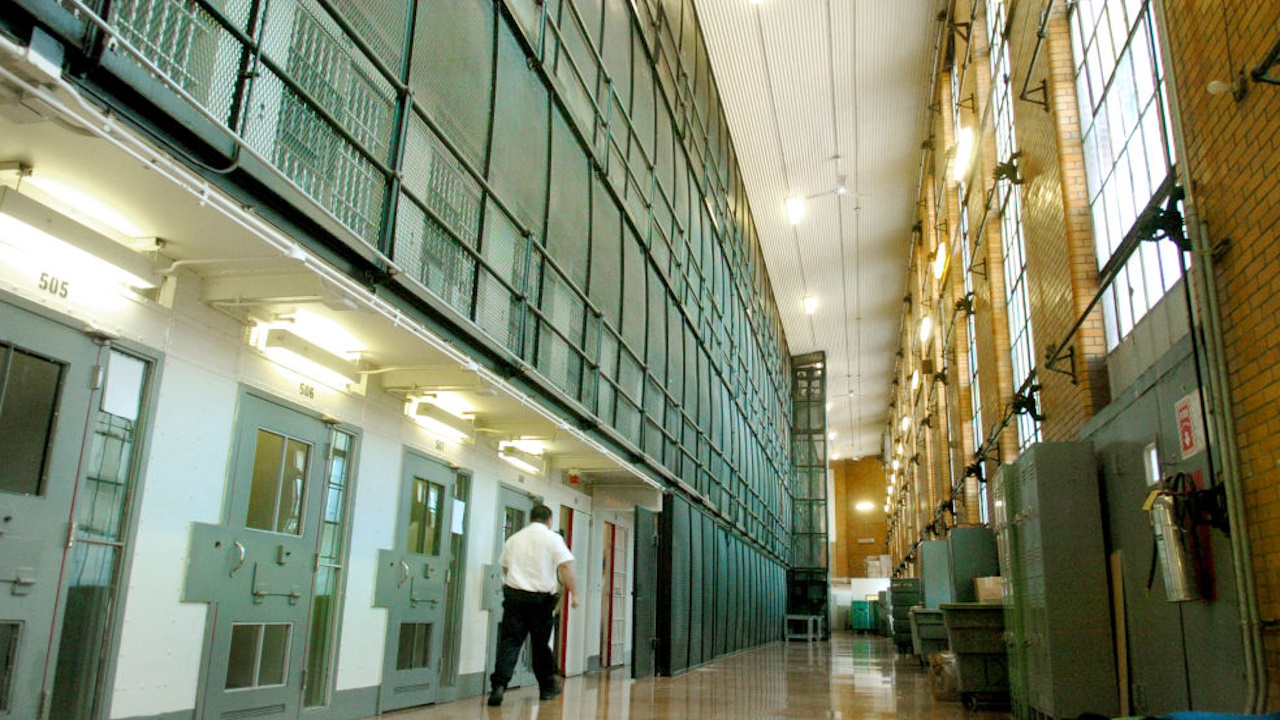 ●LOCK DOWN INMATES Minnesota prison placed on lockdown after 100 inmates refuse