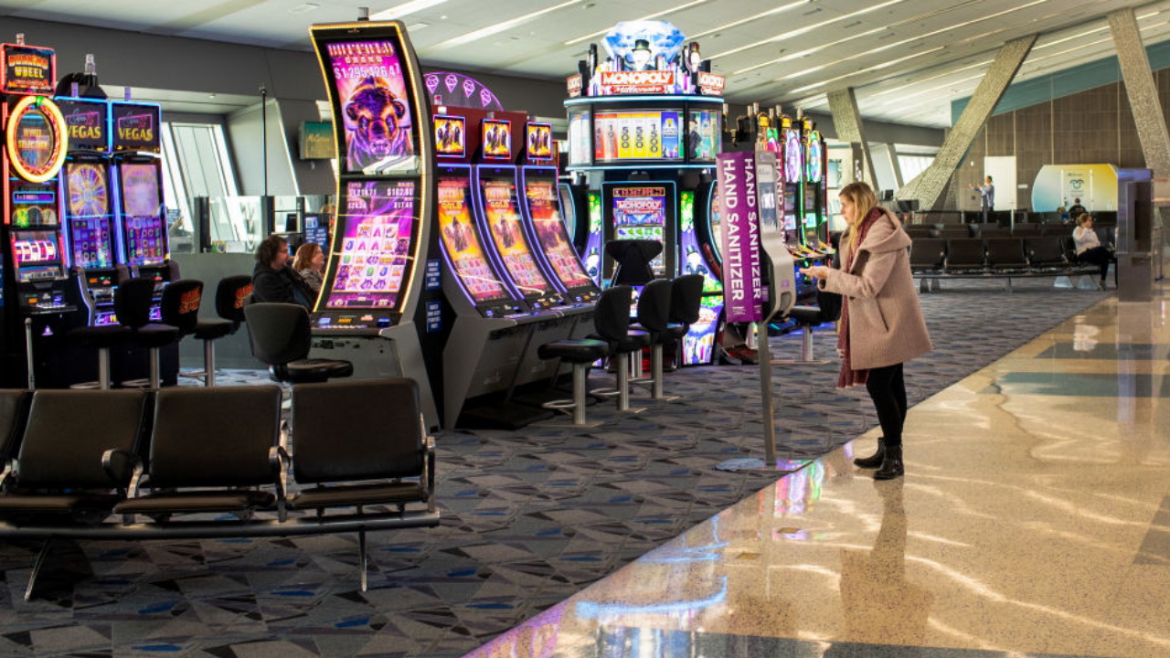 Woman wins over $302K playing slot machine at Las Vegas airport