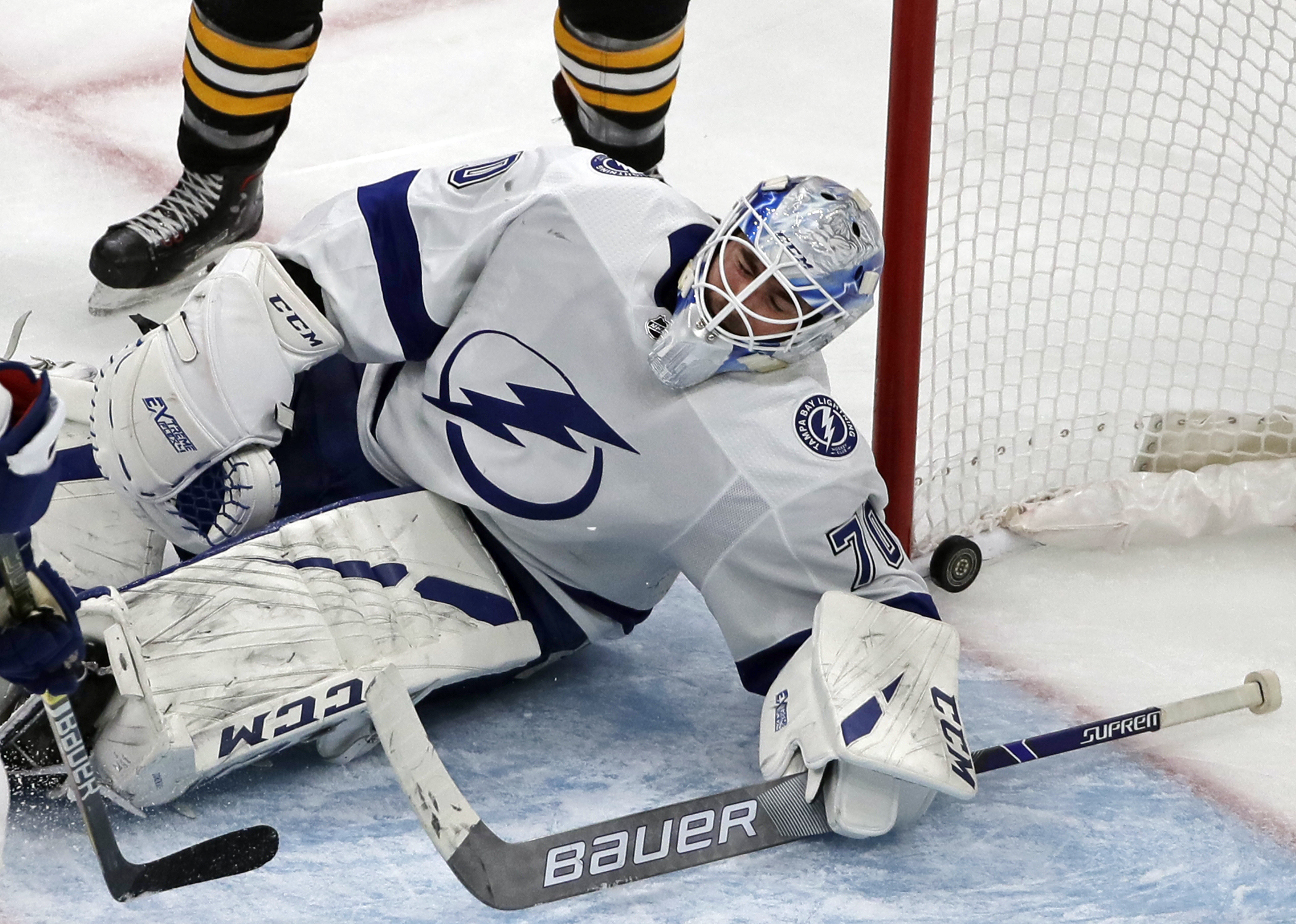 Penguins sign goaltender Louis Domingue to one-year contract