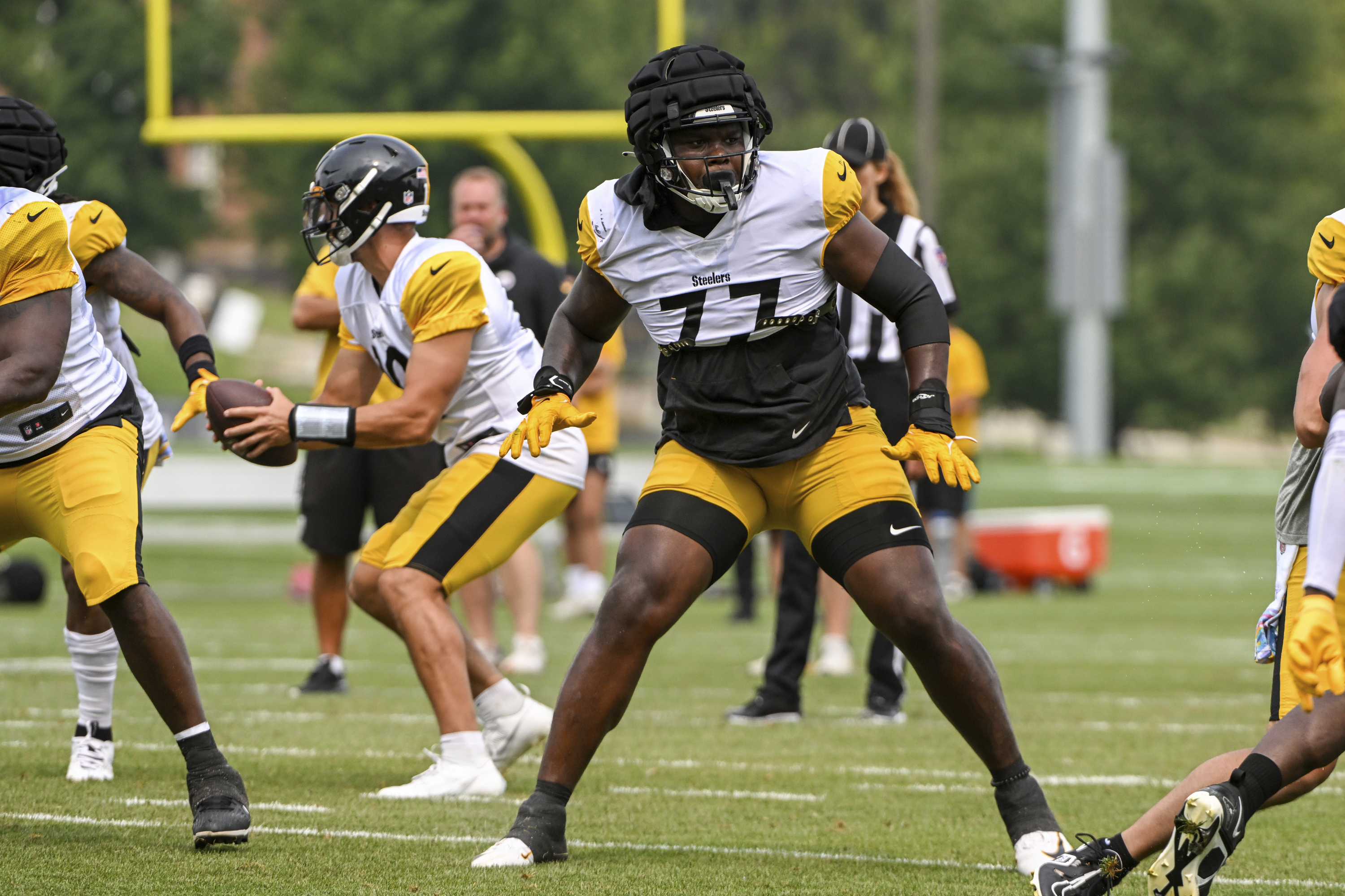 Steelers first-round LT Broderick Jones happy to 'sit back' behind