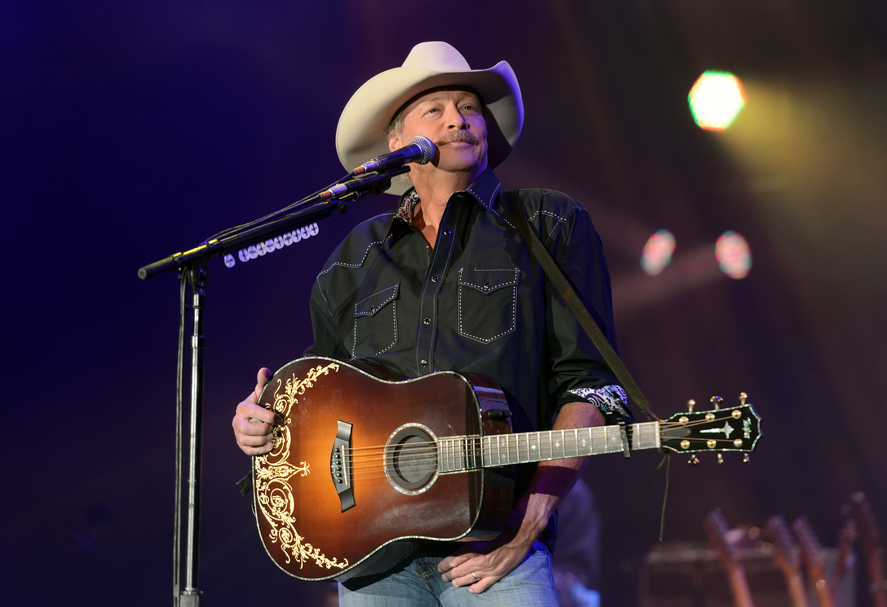 Alan Jackson to headline benefit for tornado victims in his hometown of ...