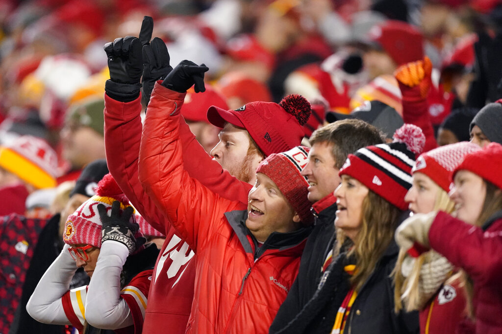 Chiefs Fans Donate Over 3,000 Meals to Local Families In Need