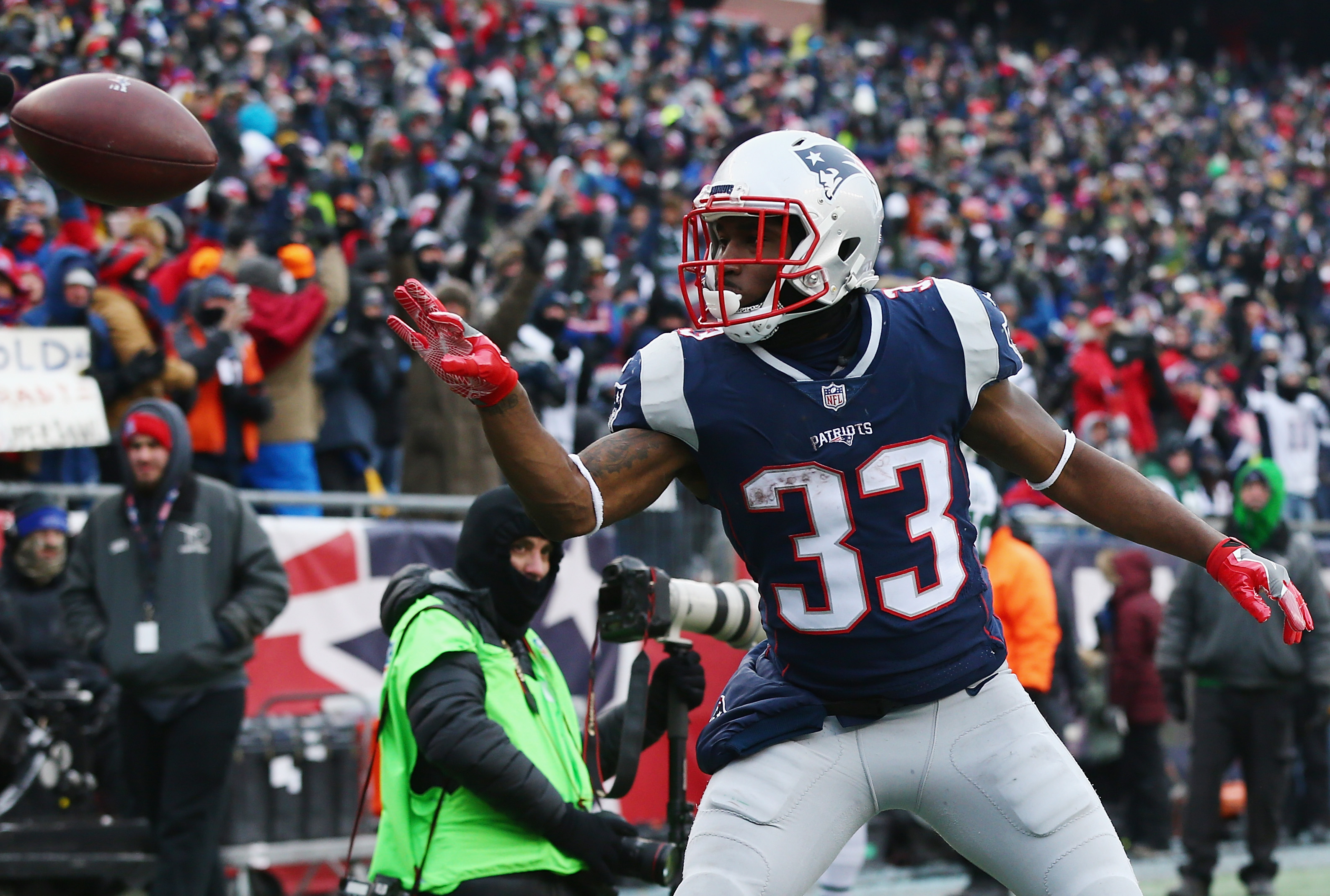 Patriots beat Jets 15-10 to extend their winning streak to 15 straight over  New York, National