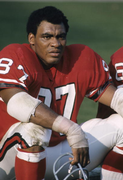 Claude Humphrey, fearsome pass rusher in the NFL, dies at 77 - Los Angeles  Times