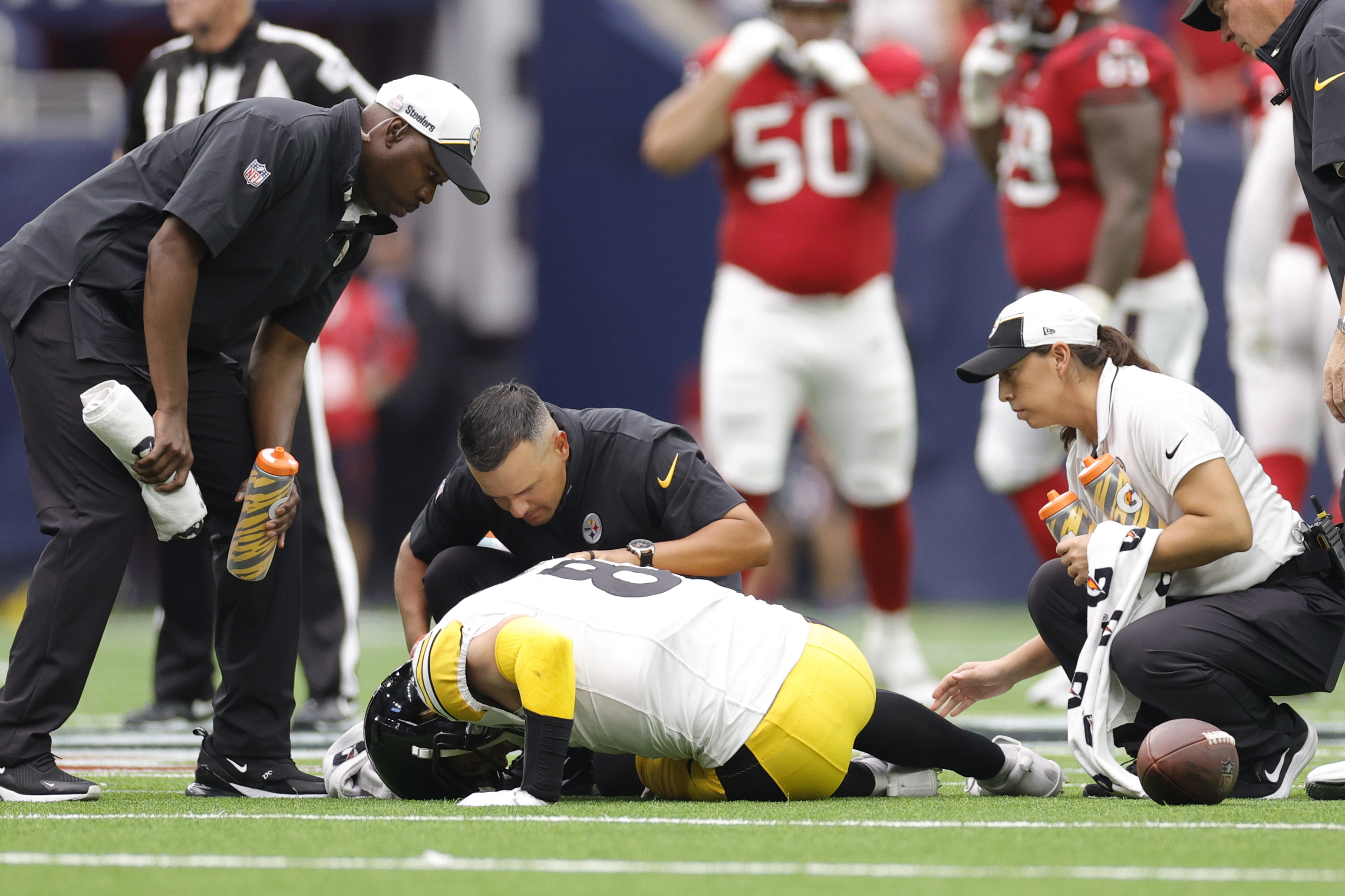 Watch: Steelers QB Kenny Pickett connects with TE Pat Freiermuth