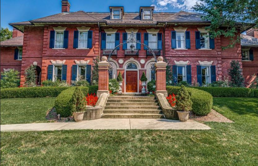 Point Breeze home with nine bedrooms and nine bathrooms lists for 4.4