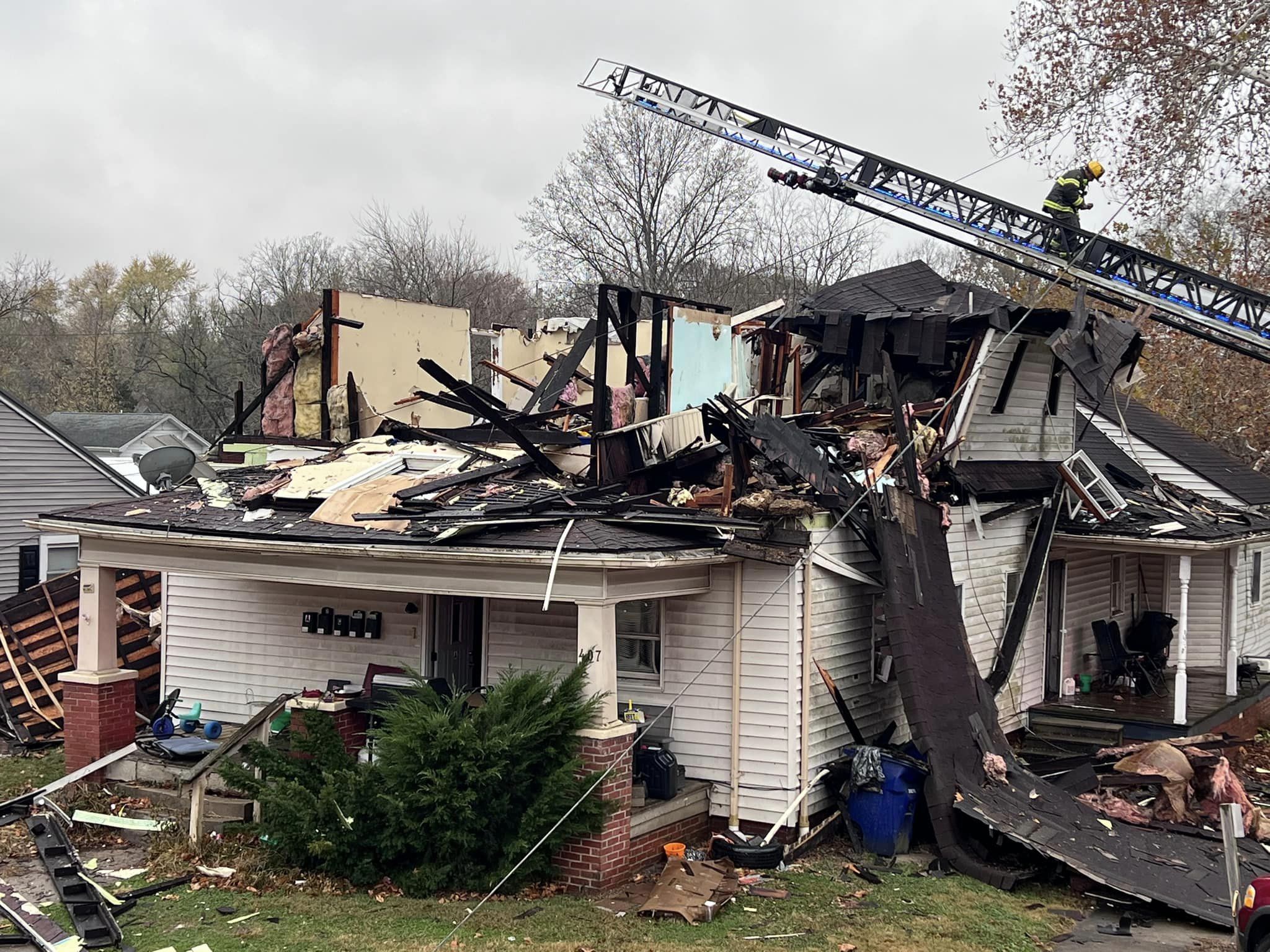 Video shows moment house explodes, injuring 2 people – 104.5 WOKV