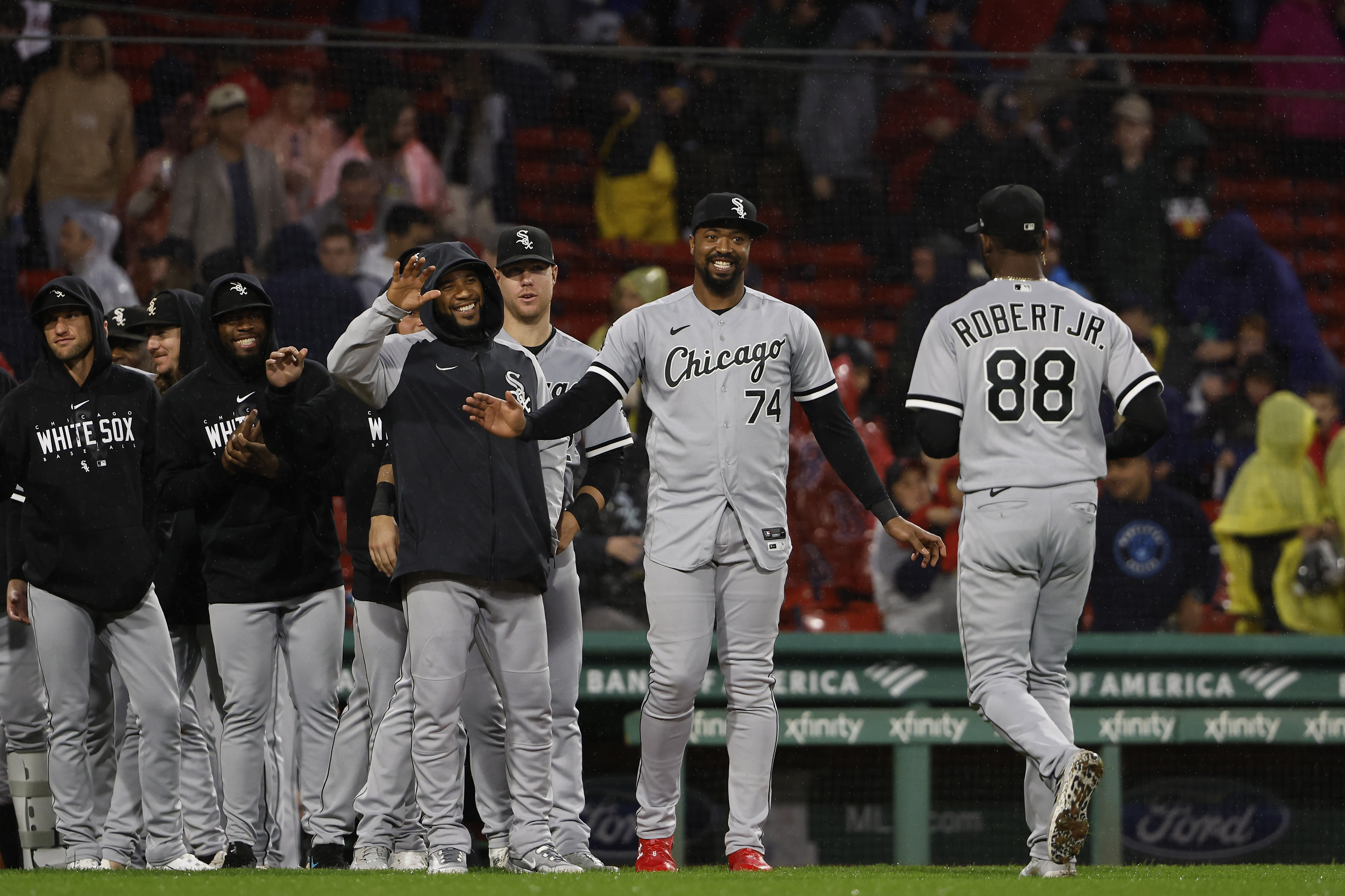 Luis Robert Jr. #88 of the Chicago White Sox reacts to his two-run News  Photo - Getty Images