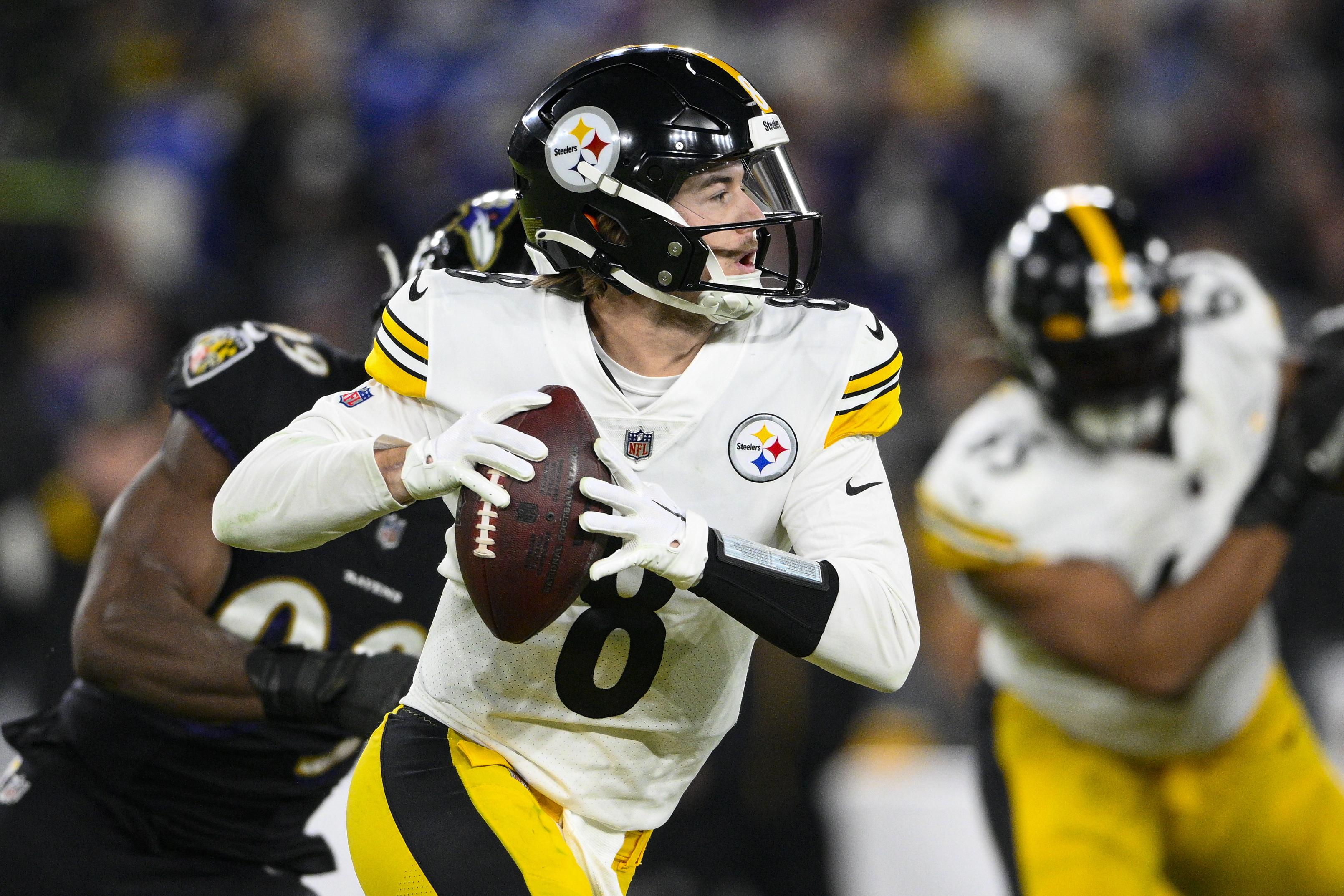 Steelers rookie QB Kenny Pickett makes debut against Jets – WPXI