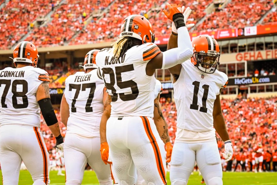 Taking it back to how it all began;' Browns unveil white alternate  throwback helmets – WHIO TV 7 and WHIO Radio