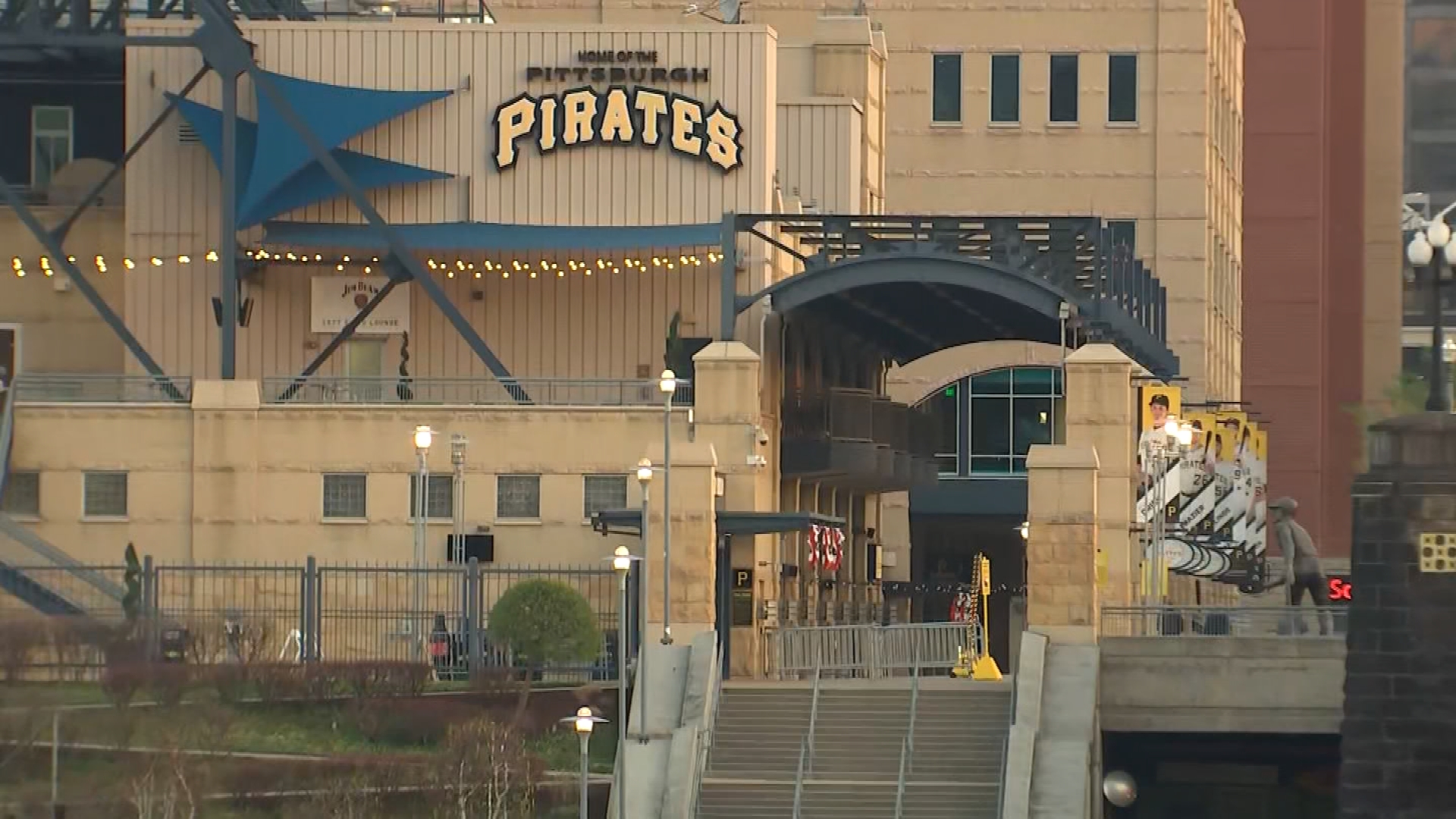 Pittsburgh Pirates on X: Fun at the PNC Clubhouse Store! We got Slice on  Broadway pizza, a putting green, Connect 4 and more! AND the @Fanatics has  some great deals!  /