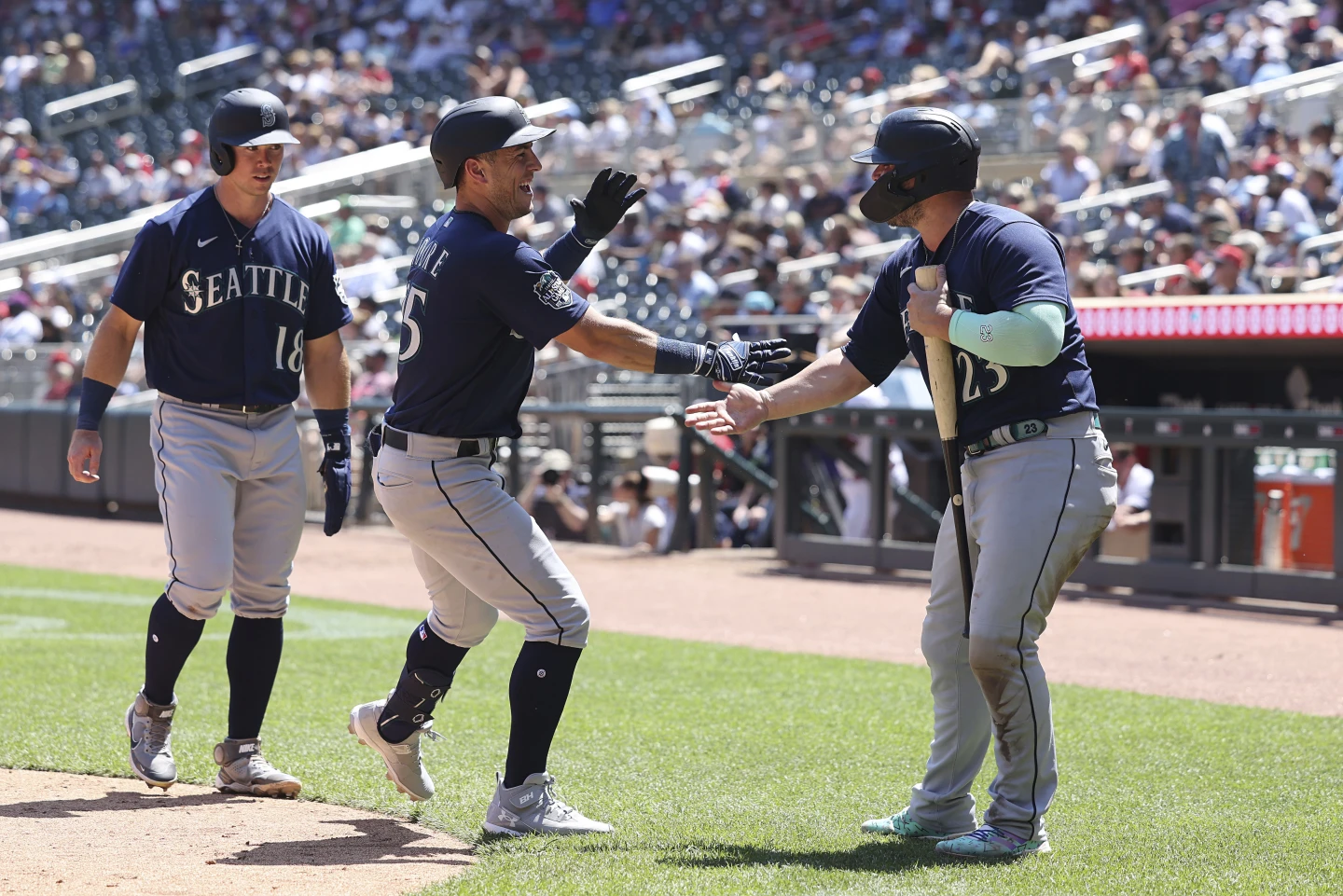 Mariners outlast Rangers in 11, close in on playoff berth